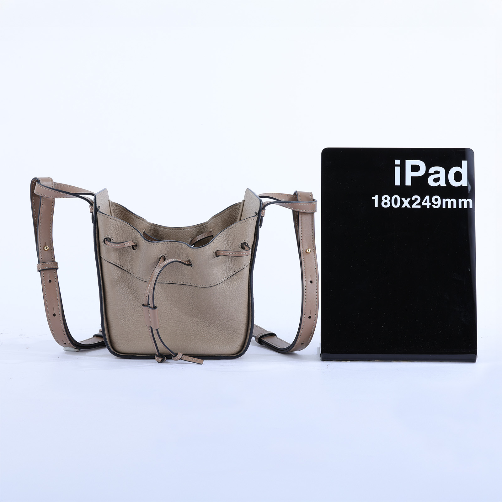 羅意威 LOEWE Mini Hammock drawstring 迷你 小牛皮 肩背 吊床包 A538V07X15 奶茶HAMMOCK MINI 防塵袋