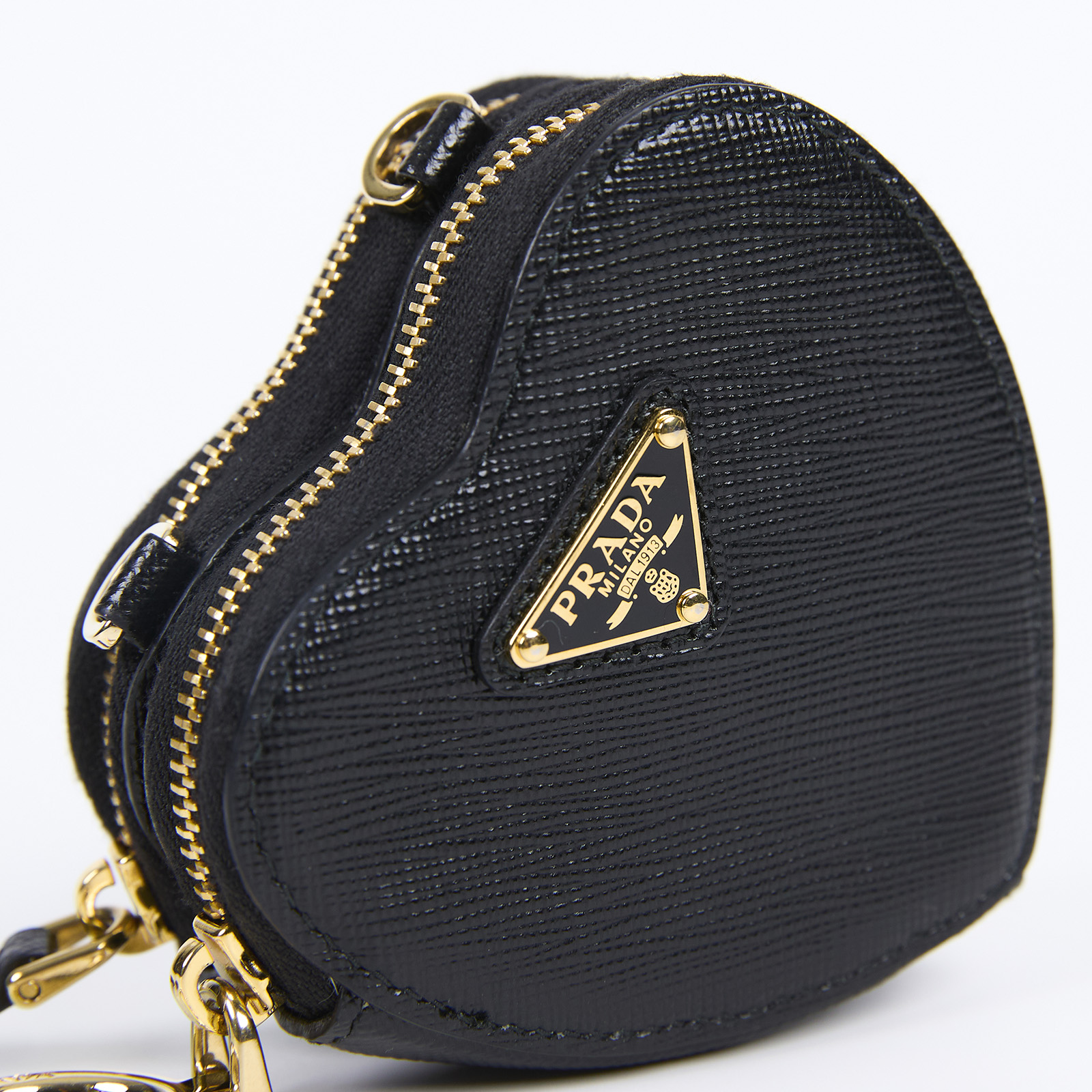 普拉達 PRADA Mini Pouch 迷你隨身包 1TL453_053 黑色鐵牌愛心POUCH 原廠盒子