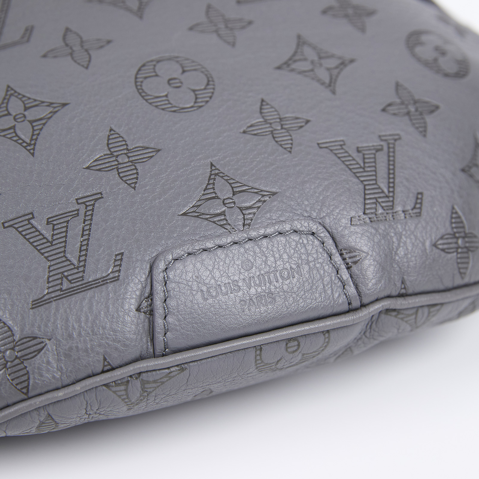 路易威登 LOUIS VUITTON Discovery 腰包 灰色 M46108 晶片款 灰壓紋DISCOVERY腰包 原廠盒子
