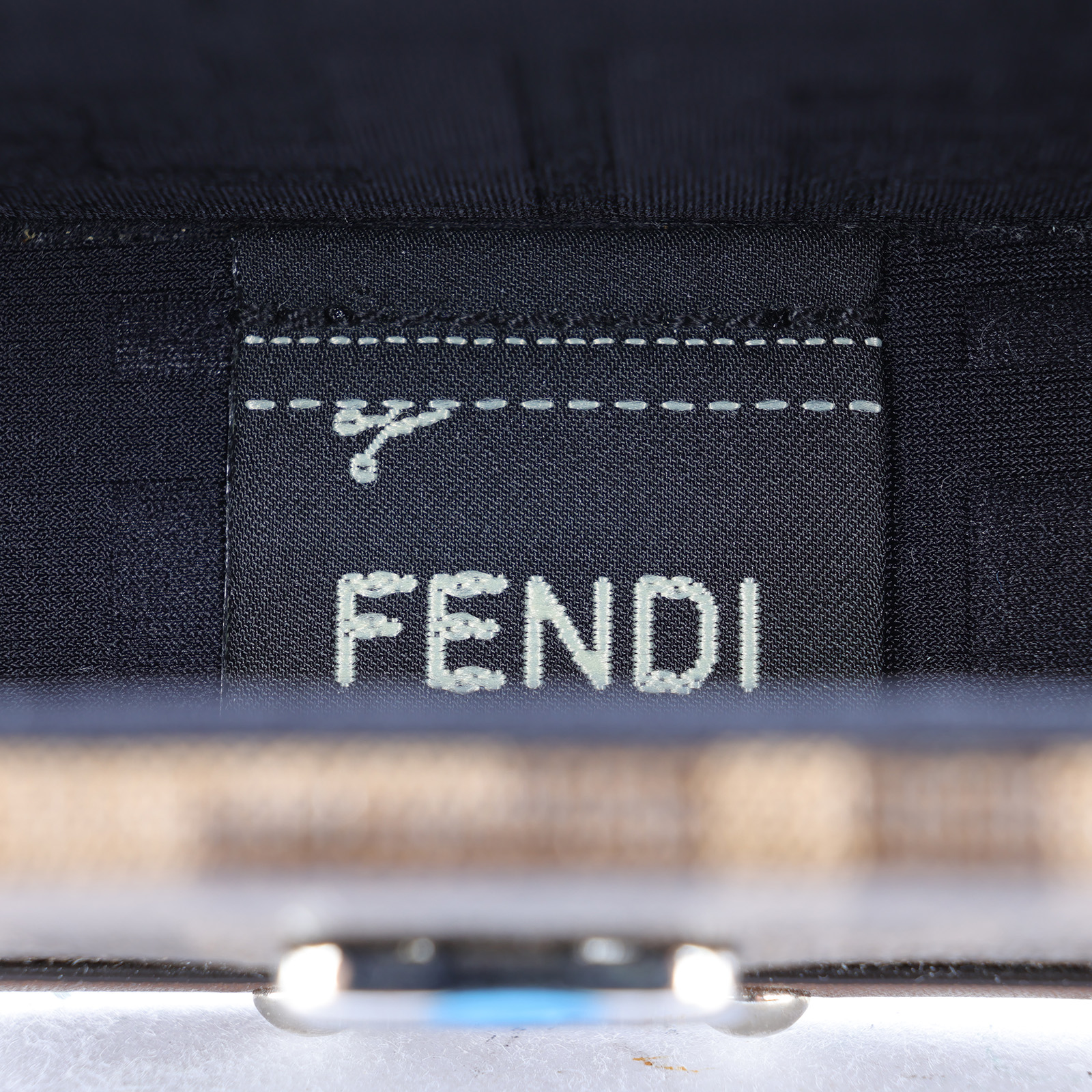 芬迪 FENDI Baguette Trunk Small Fabric Bag 硬殼 斜背包 7VA507A8V3 棕硬殼包 防塵袋