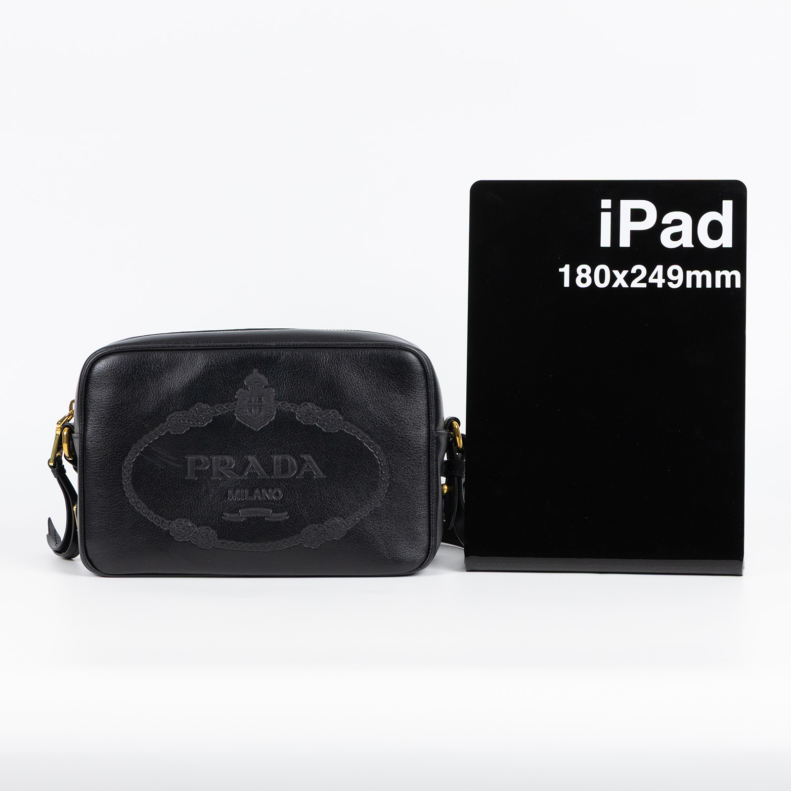 普拉達 PRADA Jacquard 相機包 1BH089_2EBJ 黑皮革相機包 防塵袋/保證卡