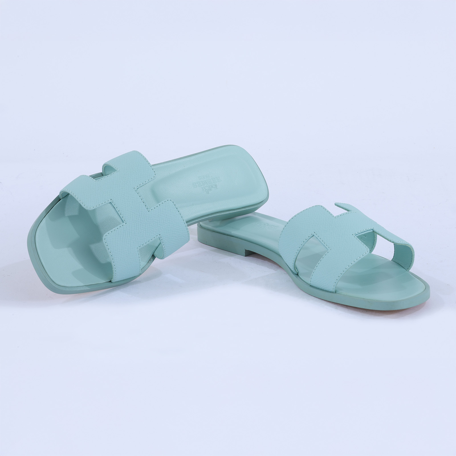 愛馬仕 Hermès Oran 涼鞋 H202272ZvBU375 PE2022722 2109 霧灰綠H拖#37.5 原廠盒子/防塵袋