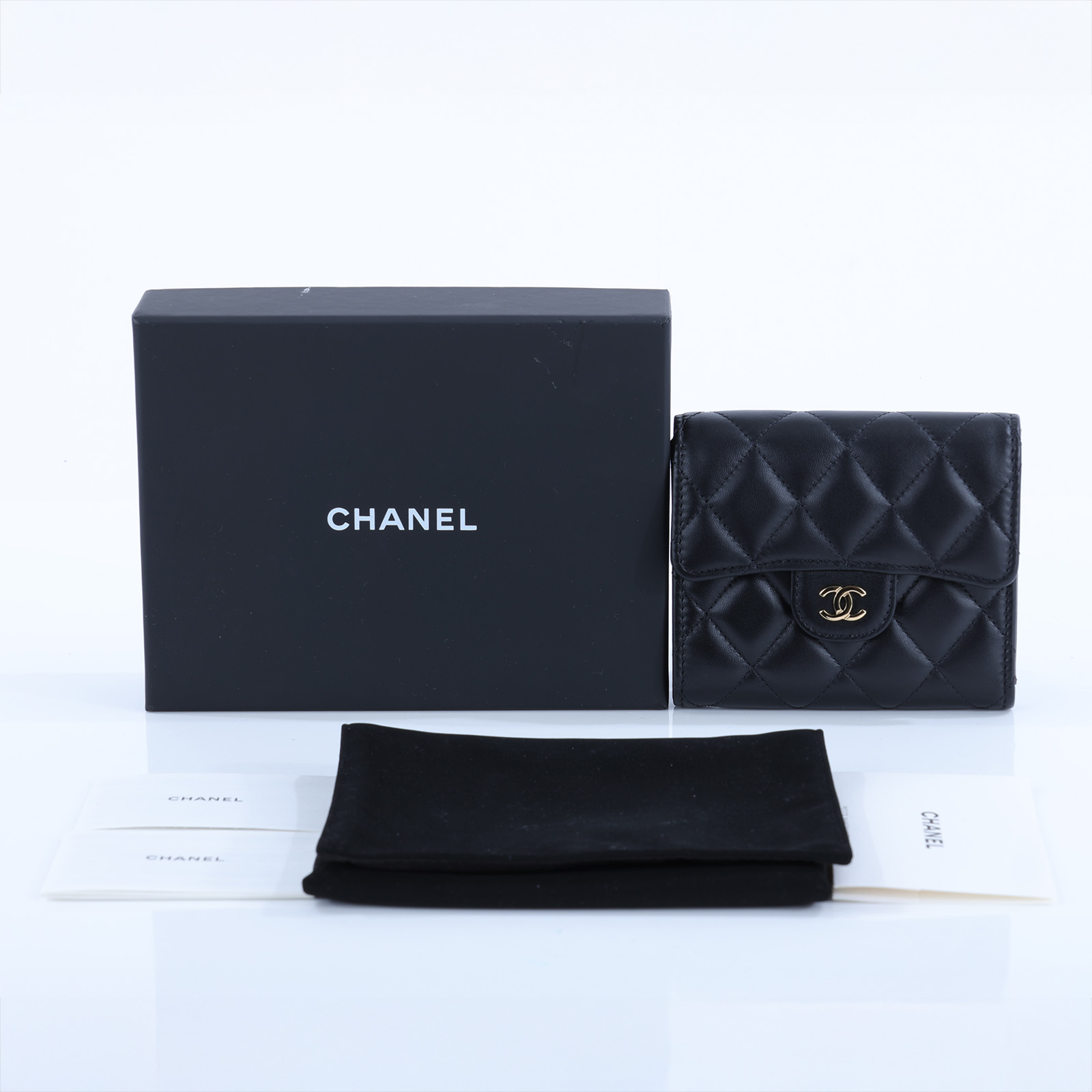 香奈兒 CHANEL 經典 小型 口蓋 皮夾 小羊皮 短夾  AP0231 Y01295 黑羊三折短夾 原廠盒子/防塵袋