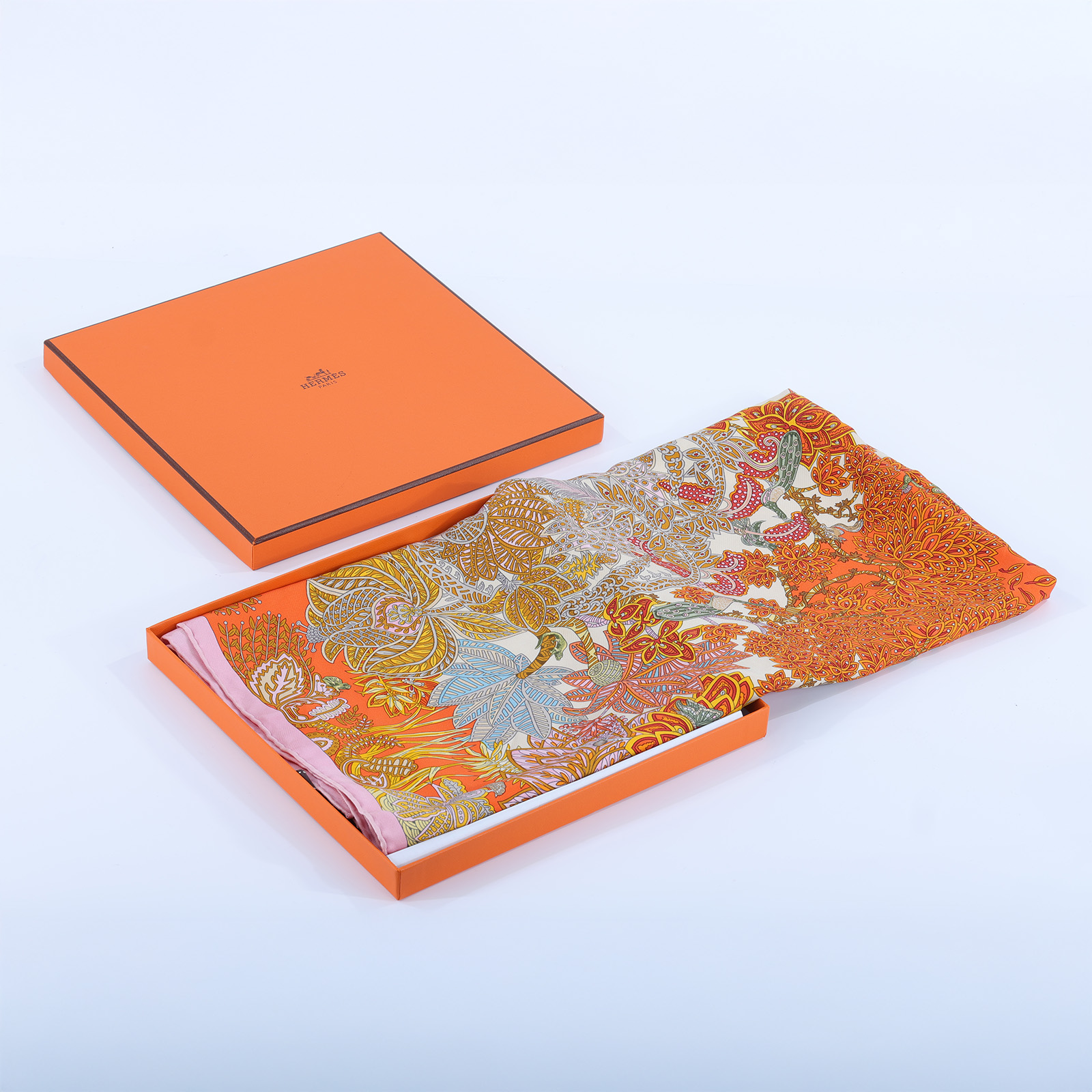 愛馬仕 Hermes 真絲 方巾  粉邊花叢90x90絲巾 原廠盒子