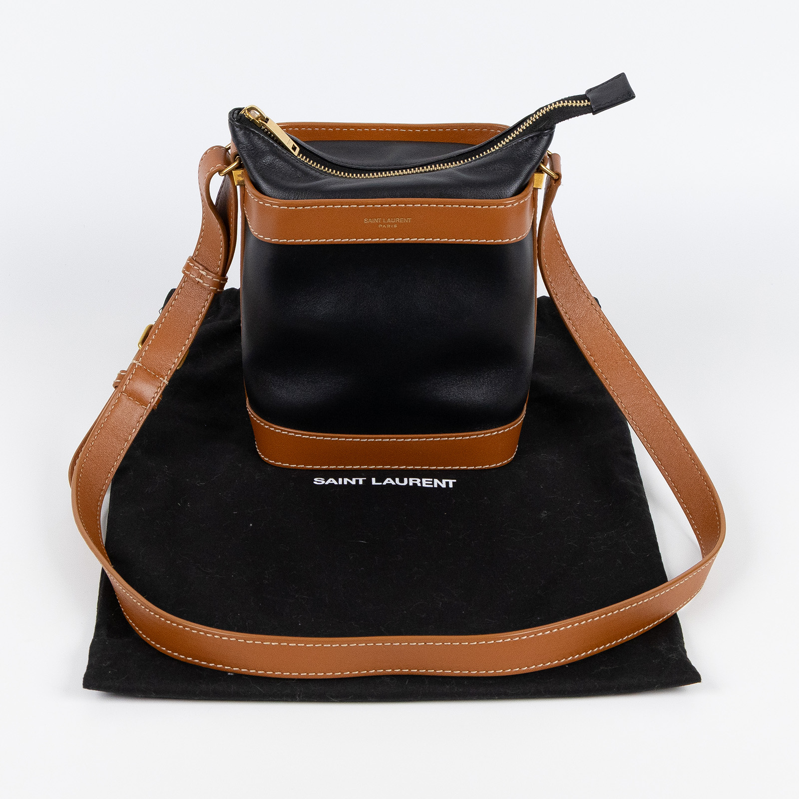 聖羅蘭 YSL SAINT LAURENT Aphile 光滑皮革 斜挎水桶包 7111021MS4W 黑拚焦糖水桶包 防塵袋