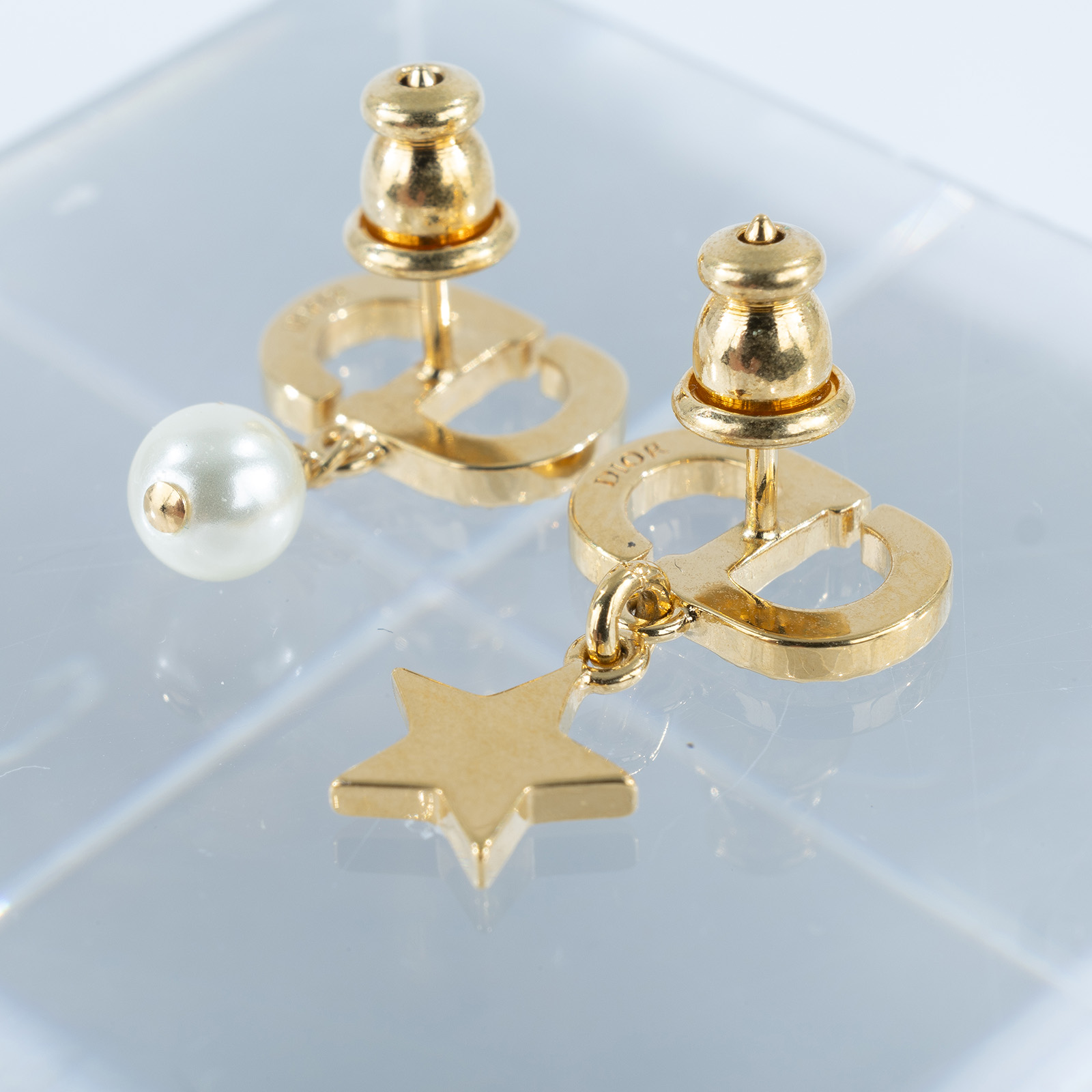 迪奧 CHRISTIAN DIOR Petit CD Lucky Charms 耳釘 金色 E3714WOMCY_D03S CD珍珠星星耳環 防塵袋