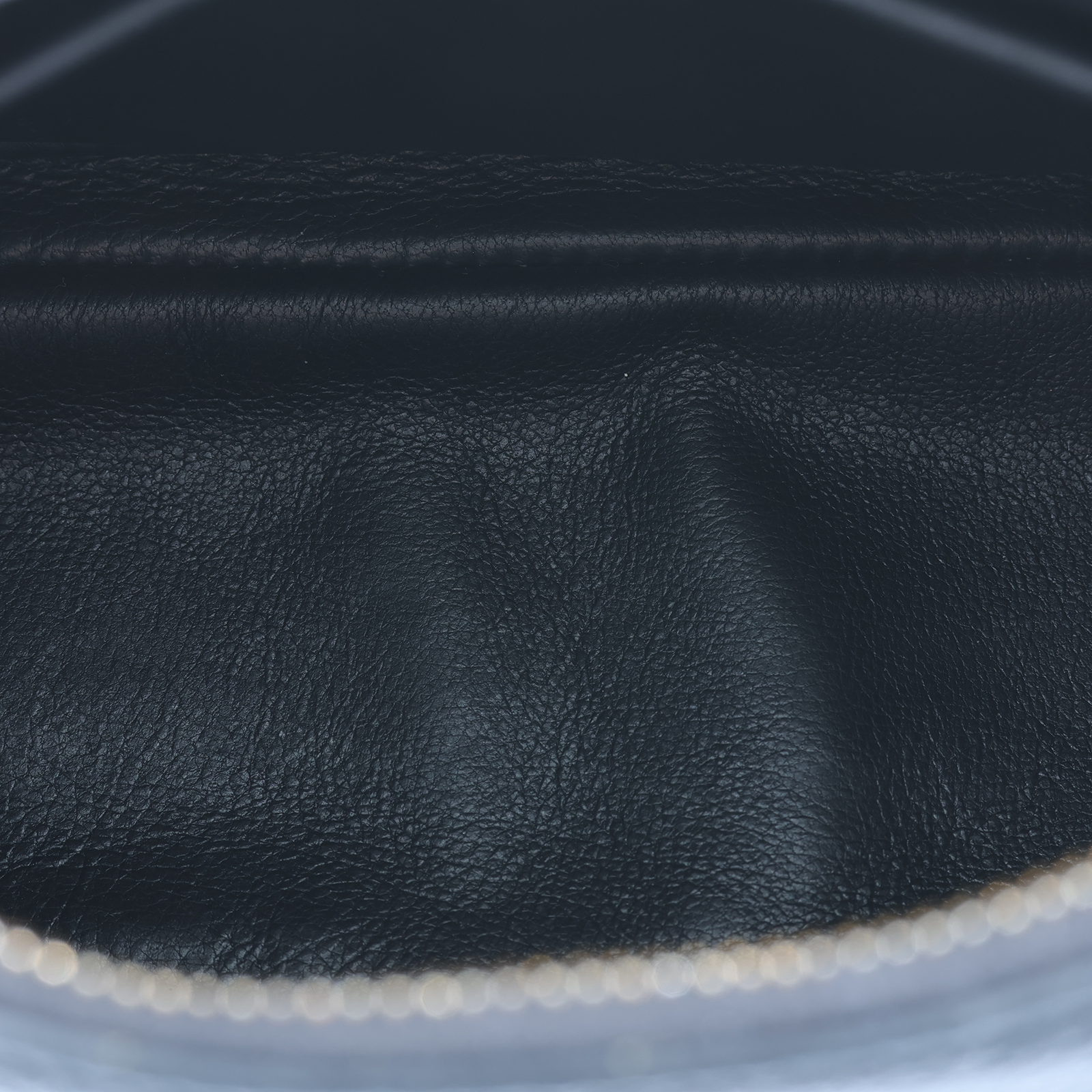 普拉達 PRADA 皮革 單肩包 1BH193_2DKV 黑寬背側背包 防塵袋