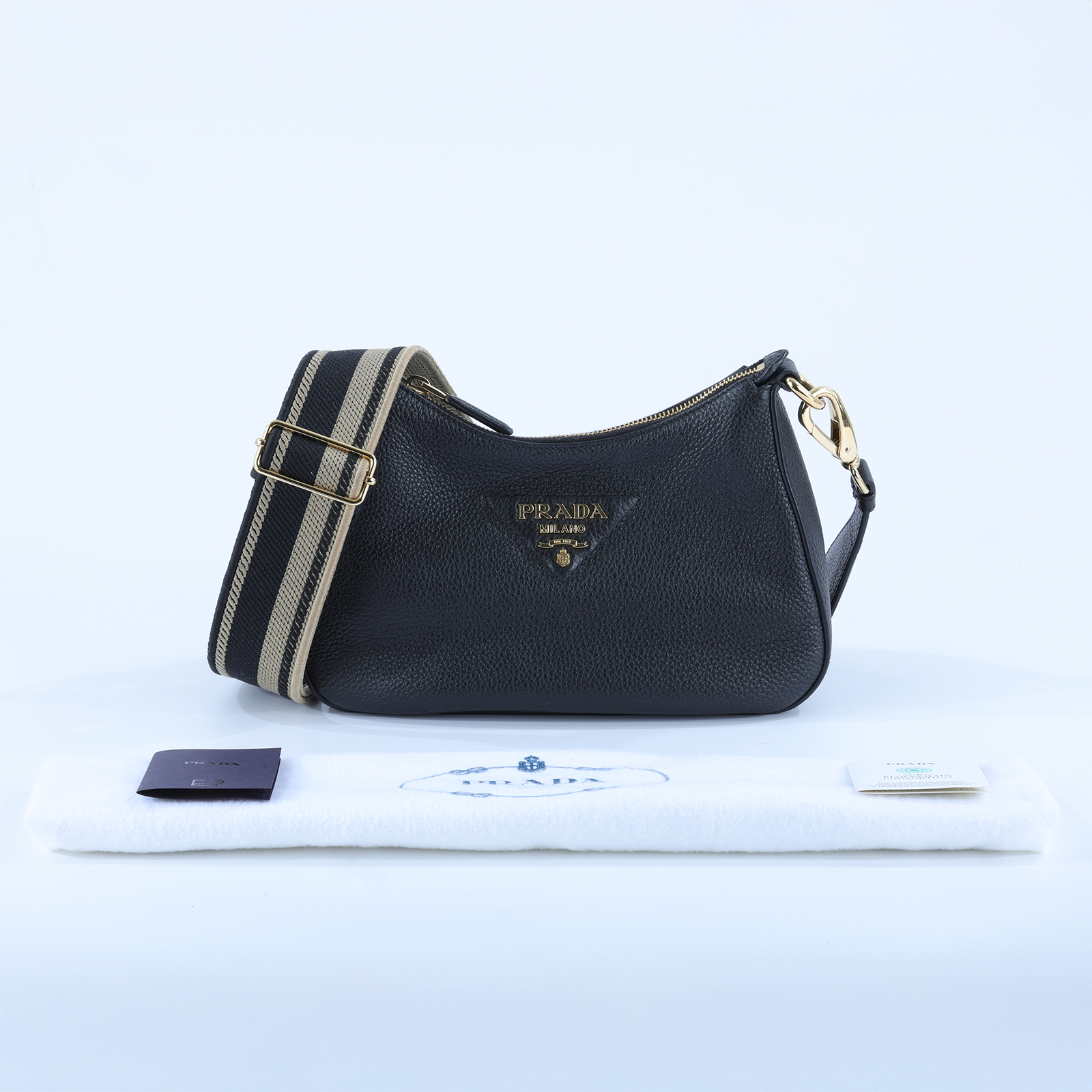 普拉達 PRADA 皮革 單肩包 1BH193_2DKV 黑寬背側背包 防塵袋