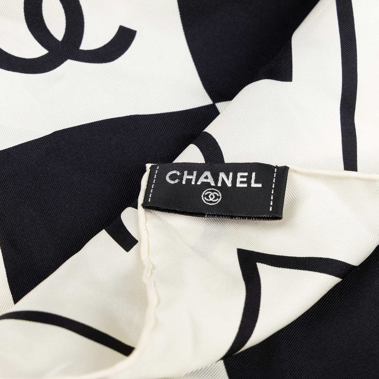 香奈兒 CHANEL CC LOGO 絲巾 方巾  黑白格紋雙C絲巾 原廠盒子