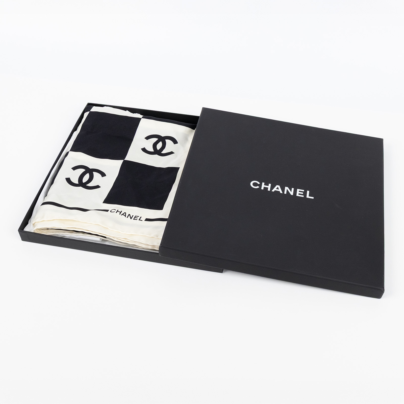 香奈兒 CHANEL CC LOGO 絲巾 方巾  黑白格紋雙C絲巾 原廠盒子