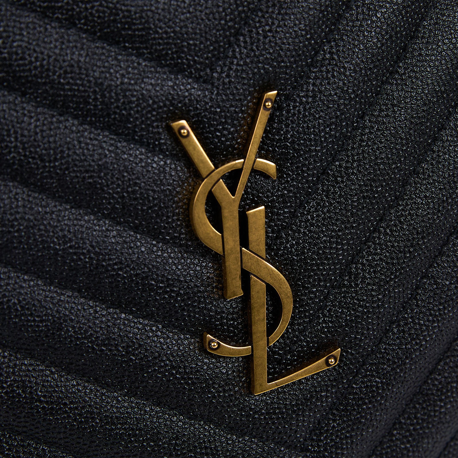 聖羅蘭 YSL SAINT LAURENT Vinyle 圓餅包 金色五金 610436E9096 黑金魚子醬圓餅包 防塵袋