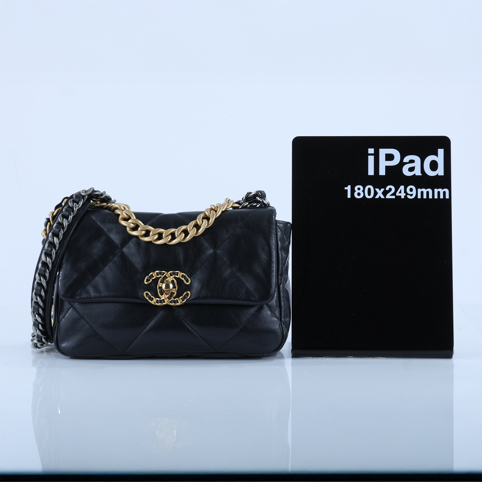 香奈兒 CHANEL 19 口蓋包 菱格紋 金銀鍊帶 手提 肩背包 AS1160 B03215 29開 黑金19包 26CM 防塵袋/原廠盒子/購買證明/保證卡