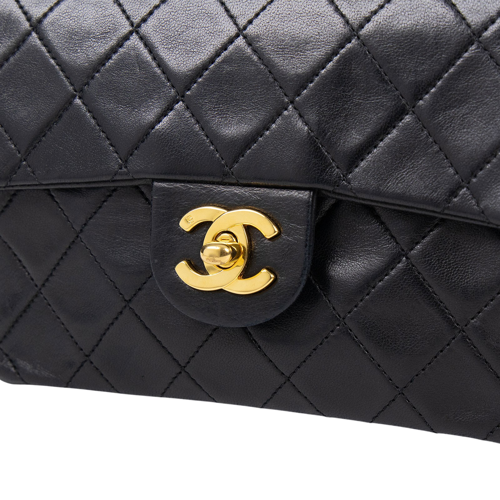 香奈兒 CHANEL Coco 17  肩背 斜背 口蓋包  1開黑金COCO17 保證卡