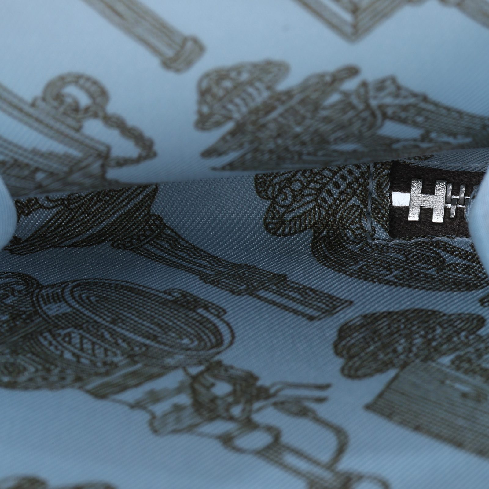 愛馬仕 Hermes SilkIn 拉鍊 絲巾 零錢包 SILKC K 大象灰絲巾零錢包 原廠盒子