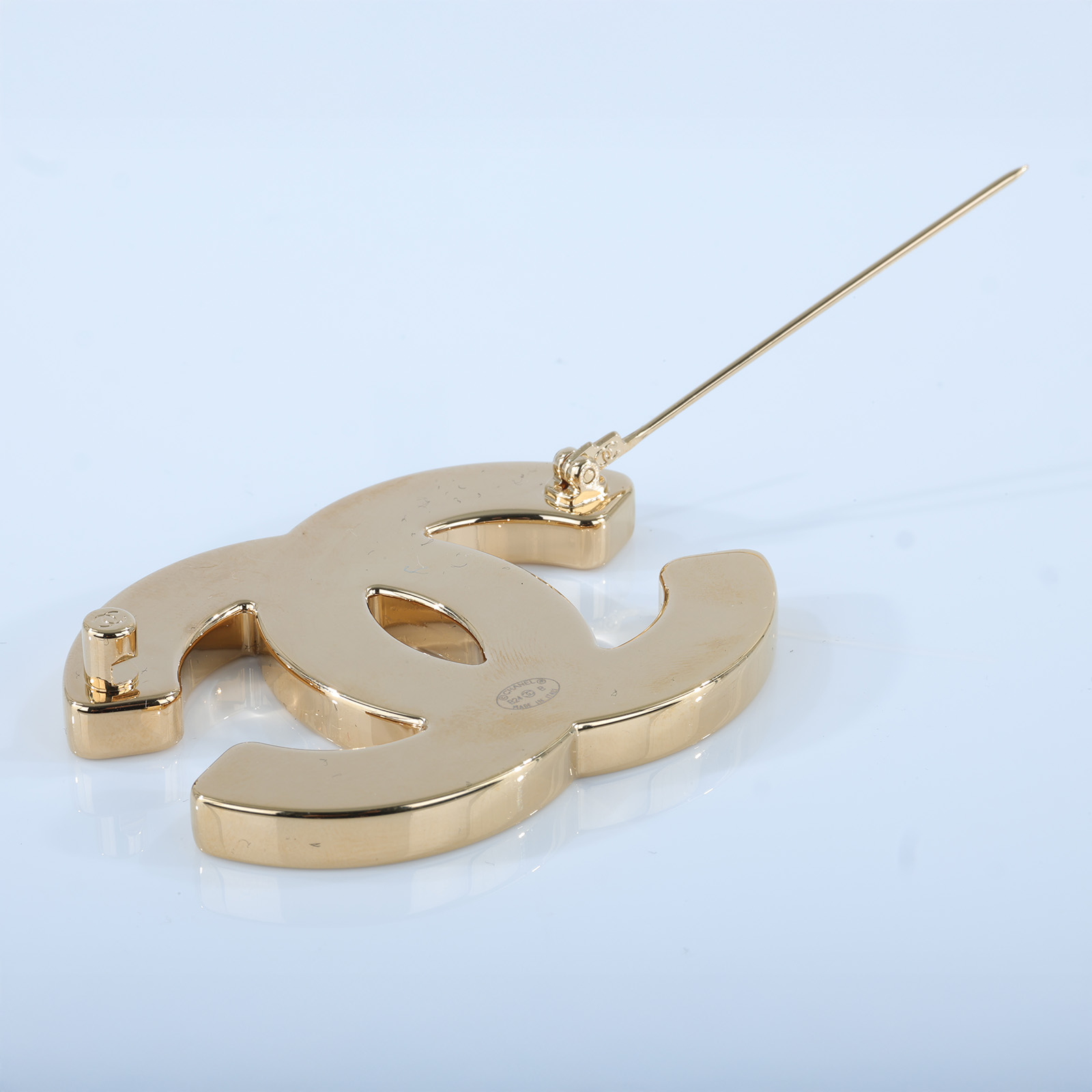 香奈兒 CHANEL 雙C LOGO 胸針 黑色 金色 B24B 黑雙C胸針 原廠盒子