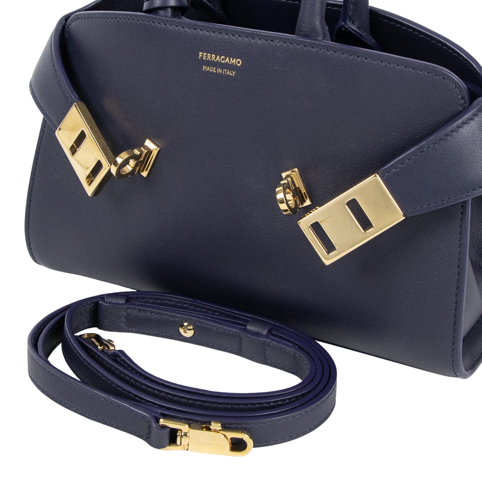 菲拉格慕 SALVATORE FERRAGAMO Hug Mini 肩背包  深藍HUG BAG 背帶