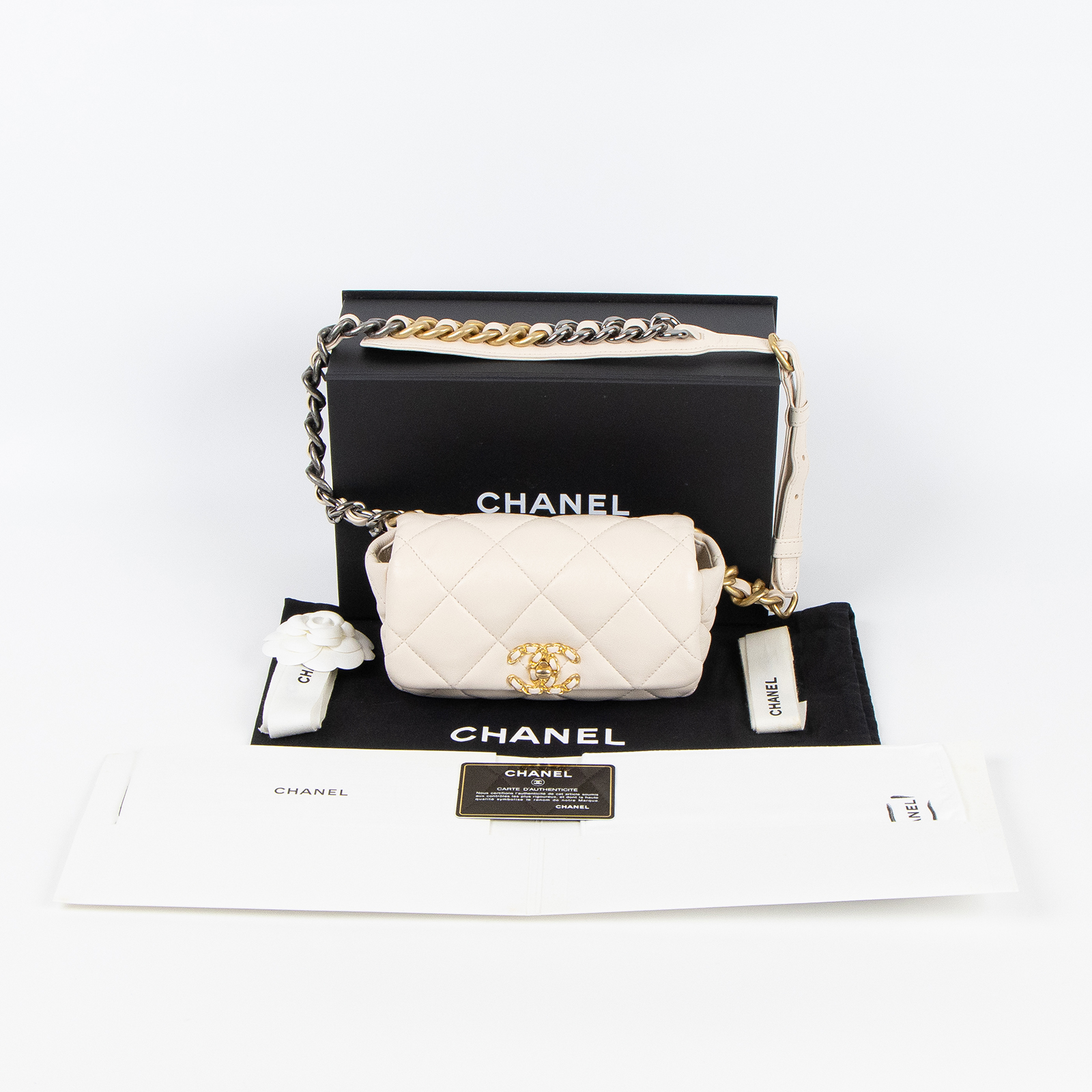 香奈兒 CHANEL 19 口蓋包 小羊皮  菱格紋 腰包  29開 奶茶19腰包　　超高 原廠盒子/保證卡