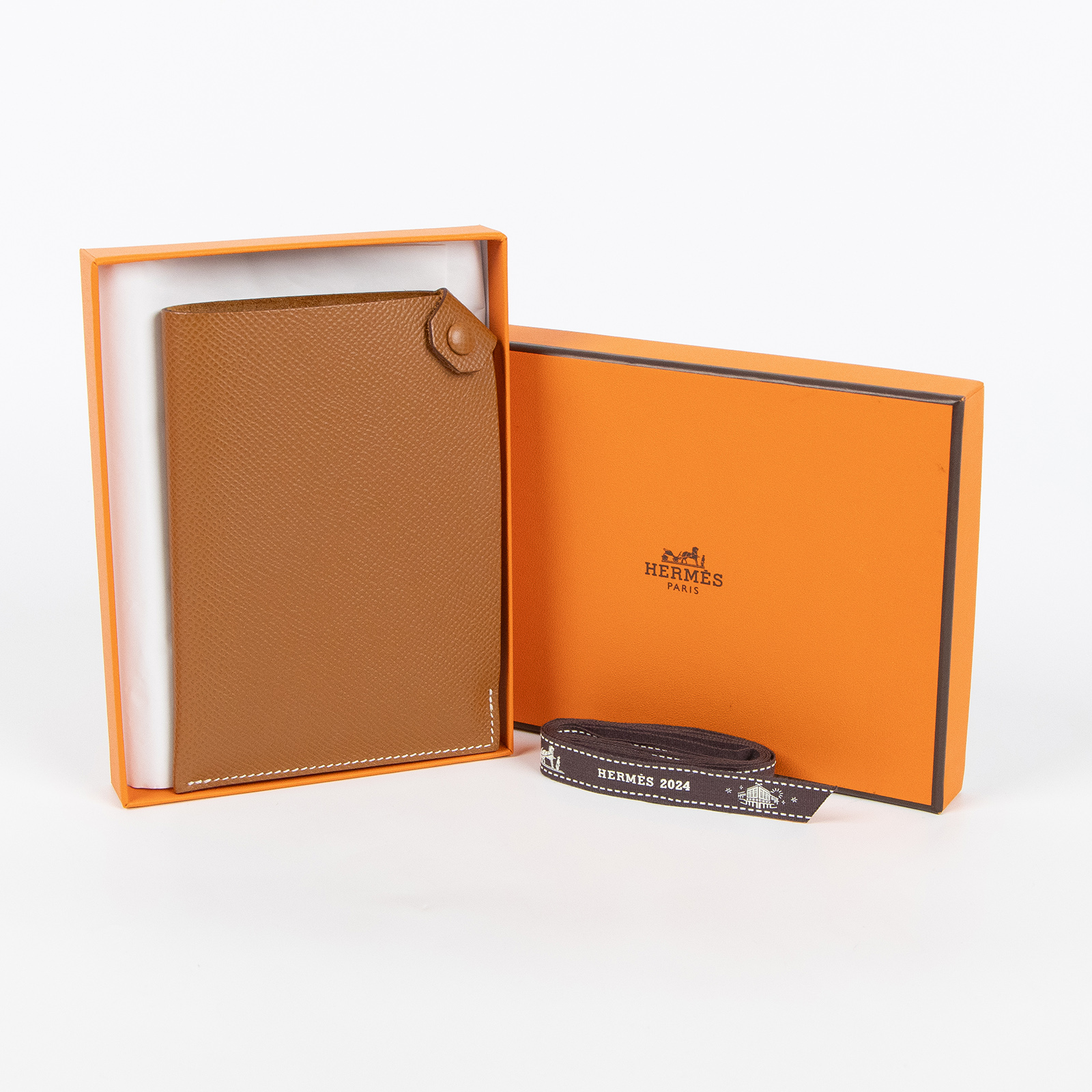 愛馬仕 Hermes Tarmac 護照夾 H057946CK37 W刻 金棕護照套 原廠盒子