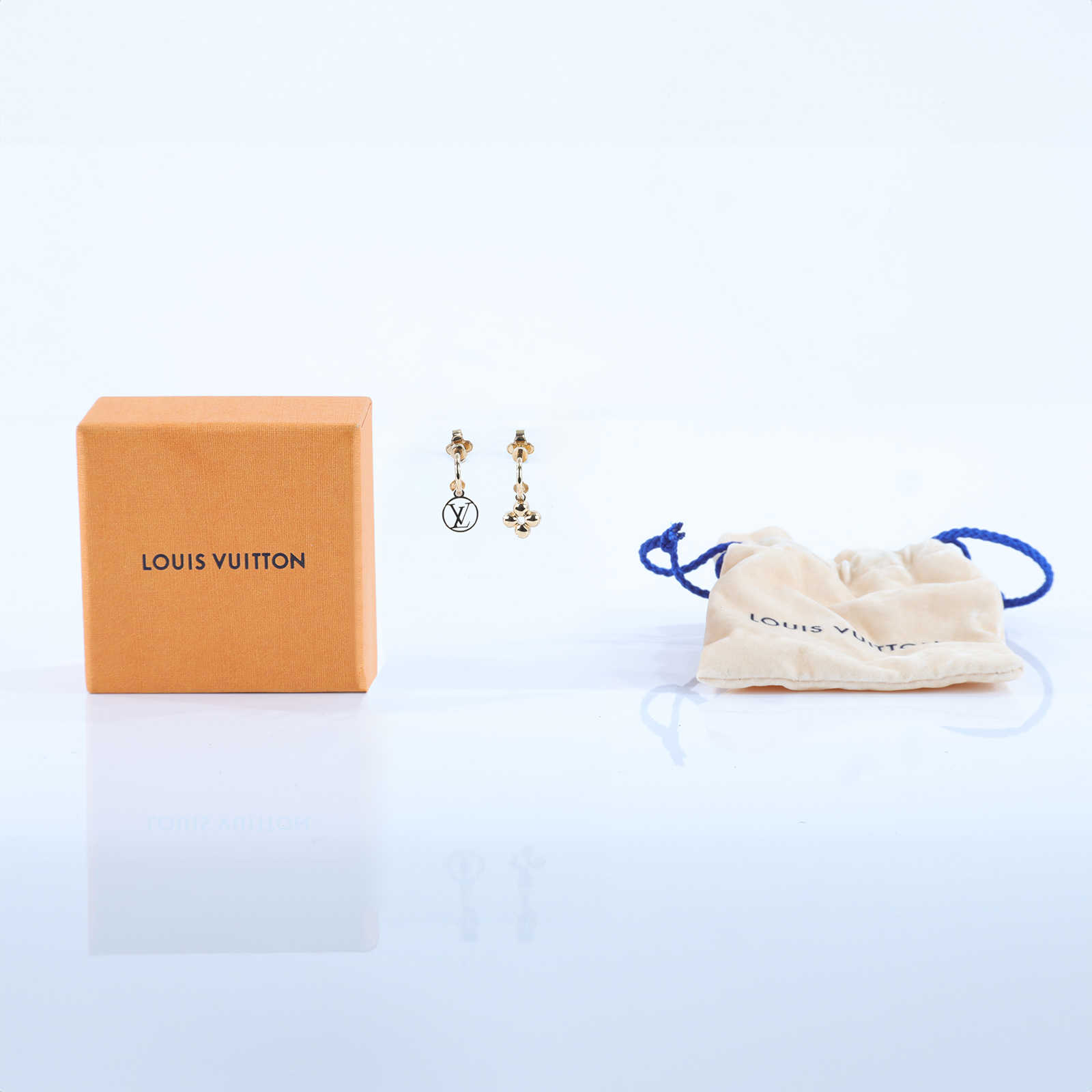 路易威登 LOUIS VUITTON LV Circle 耳釘 M64859 金色Blooming 金色耳環 原廠盒子/防塵袋