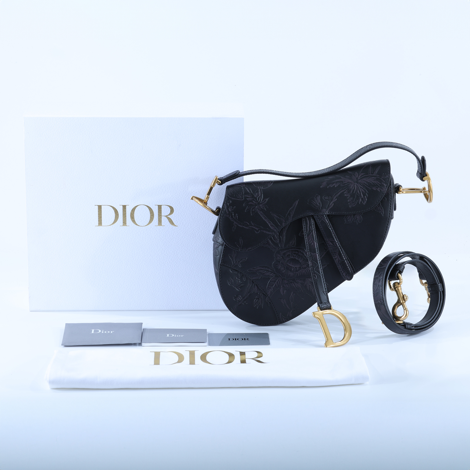 迪奧 CHRISTIAN DIOR Saddle 馬鞍包 M0455CBGD 黑皮雕SADDLE 中號 原廠盒子/防塵袋/背帶