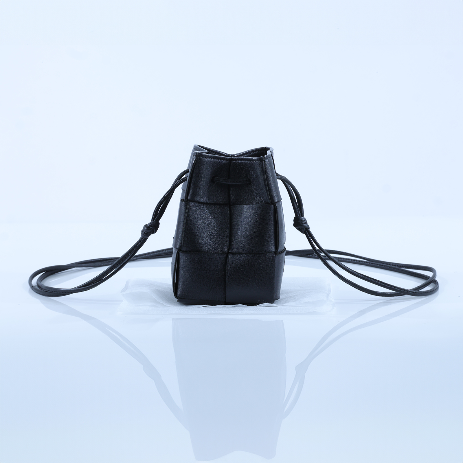 寶緹嘉 BOTTEGA VENETA Cassette 編織 迷你 水桶包 680217 黑CASSETTE MINI水桶包 無附屬品