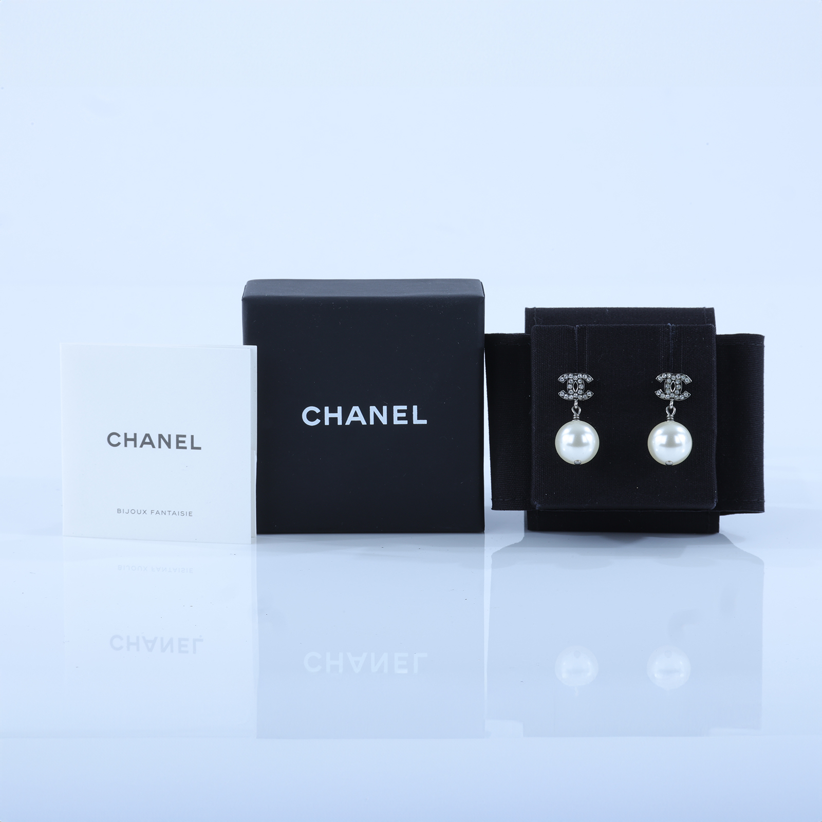 香奈兒 CHANEL CC 珍珠 耳釘 耳環 A36138A36138/A23V/F 銀色珍珠水鑽雙C垂墜耳環 原廠盒子/內襯