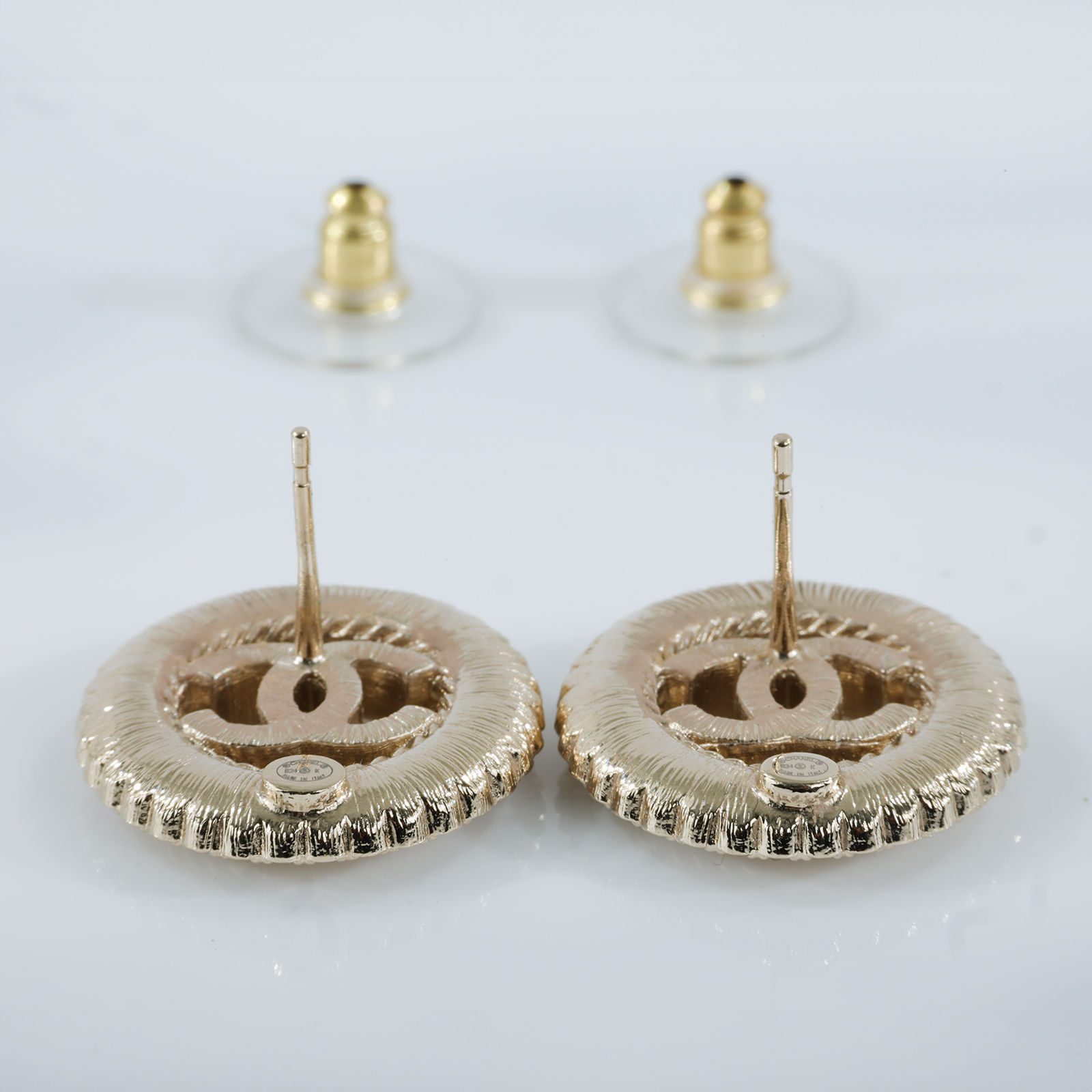 香奈兒 CHANEL CC LOGO 耳環 耳釘 ABE549/B24 K 金色圓圈貼耳雙C耳環 原廠盒子/防塵袋/購買證明