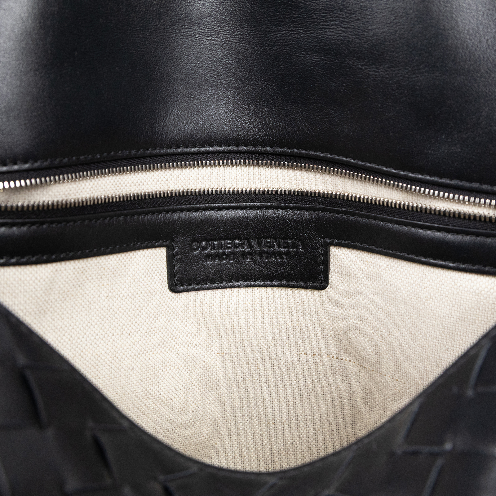 寶緹嘉 BOTTEGA VENETA Swing Messenger 795074V2HL1 黑SWING MESSENGER 防塵袋