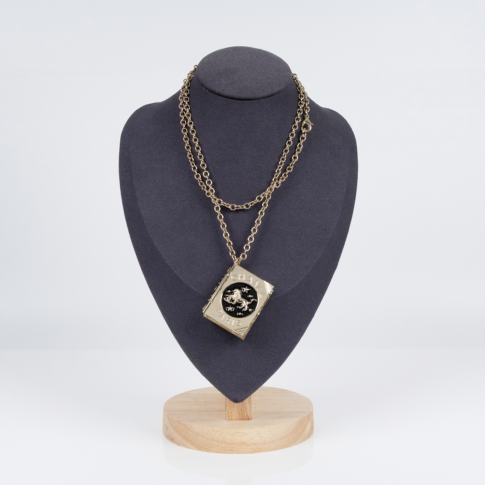 香奈兒 CHANEL CC LOGO 項鍊 G22C 獅子書本項鍊 原廠盒子/內襯