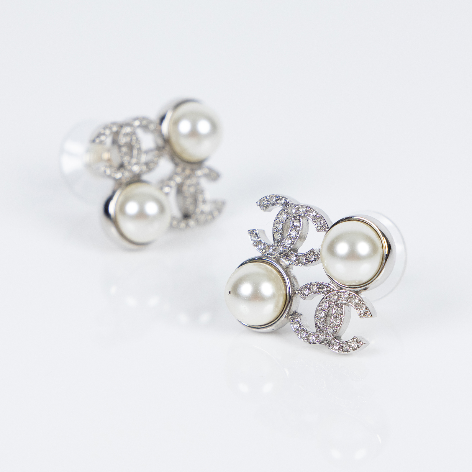 香奈兒 CHANEL CC LOGO 耳釘 耳環 I25S 珍珠雙C耳環 原廠盒子/內襯