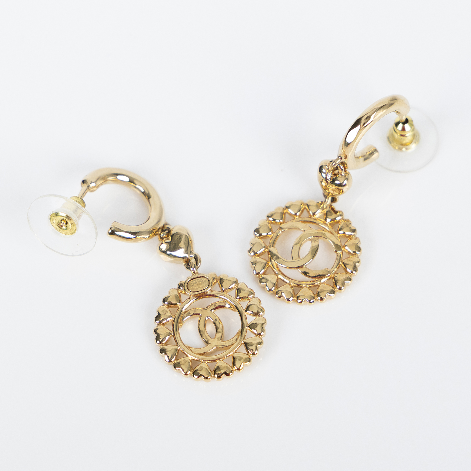 香奈兒 CHANEL CC LOGO 耳釘 耳環 A23P 金色雙C搭環繞愛心設計穿式耳環 原廠盒子/內襯