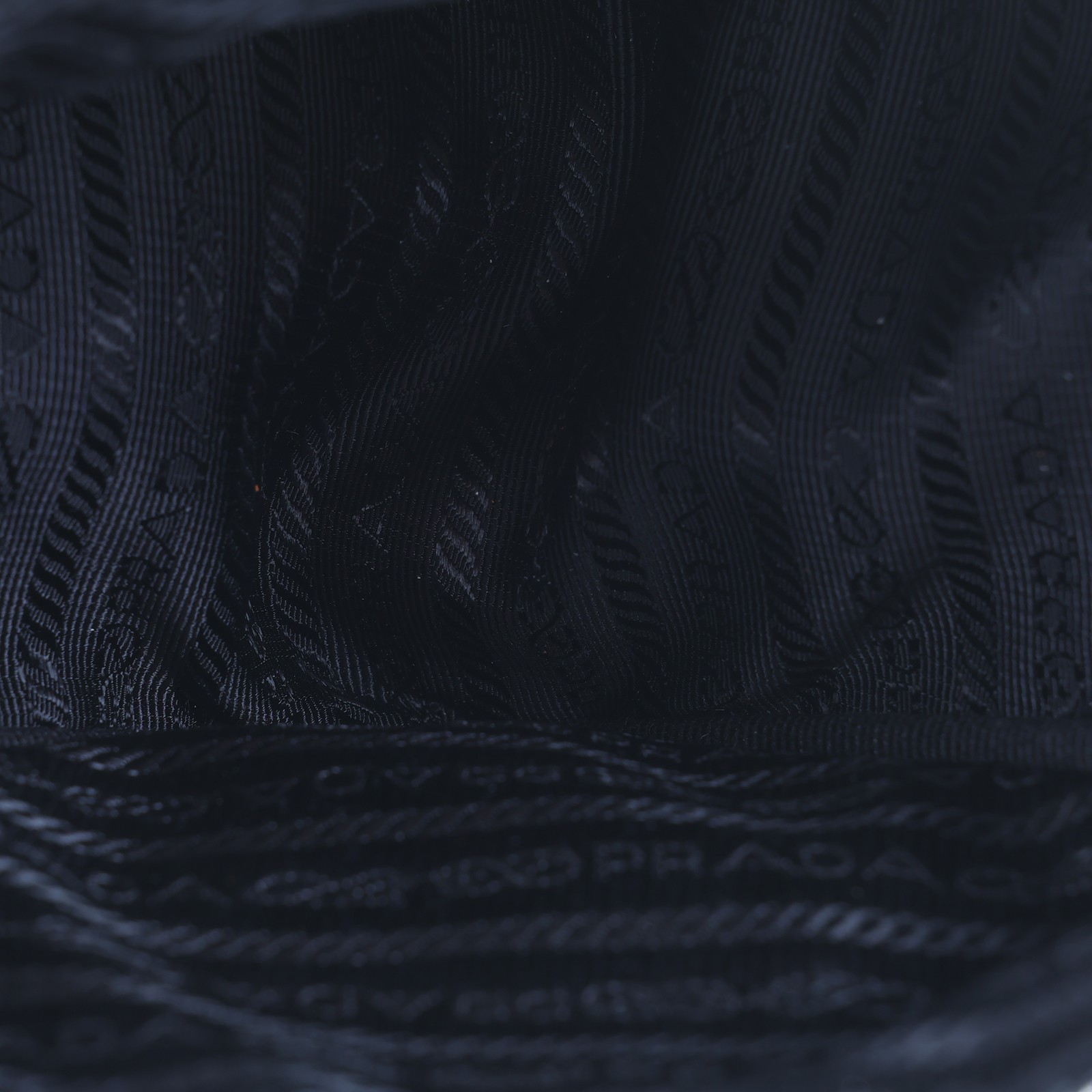 普拉達 PRADA 肩背包 1BH190_2BYA 黑三角肩背包 防塵袋/購買證明