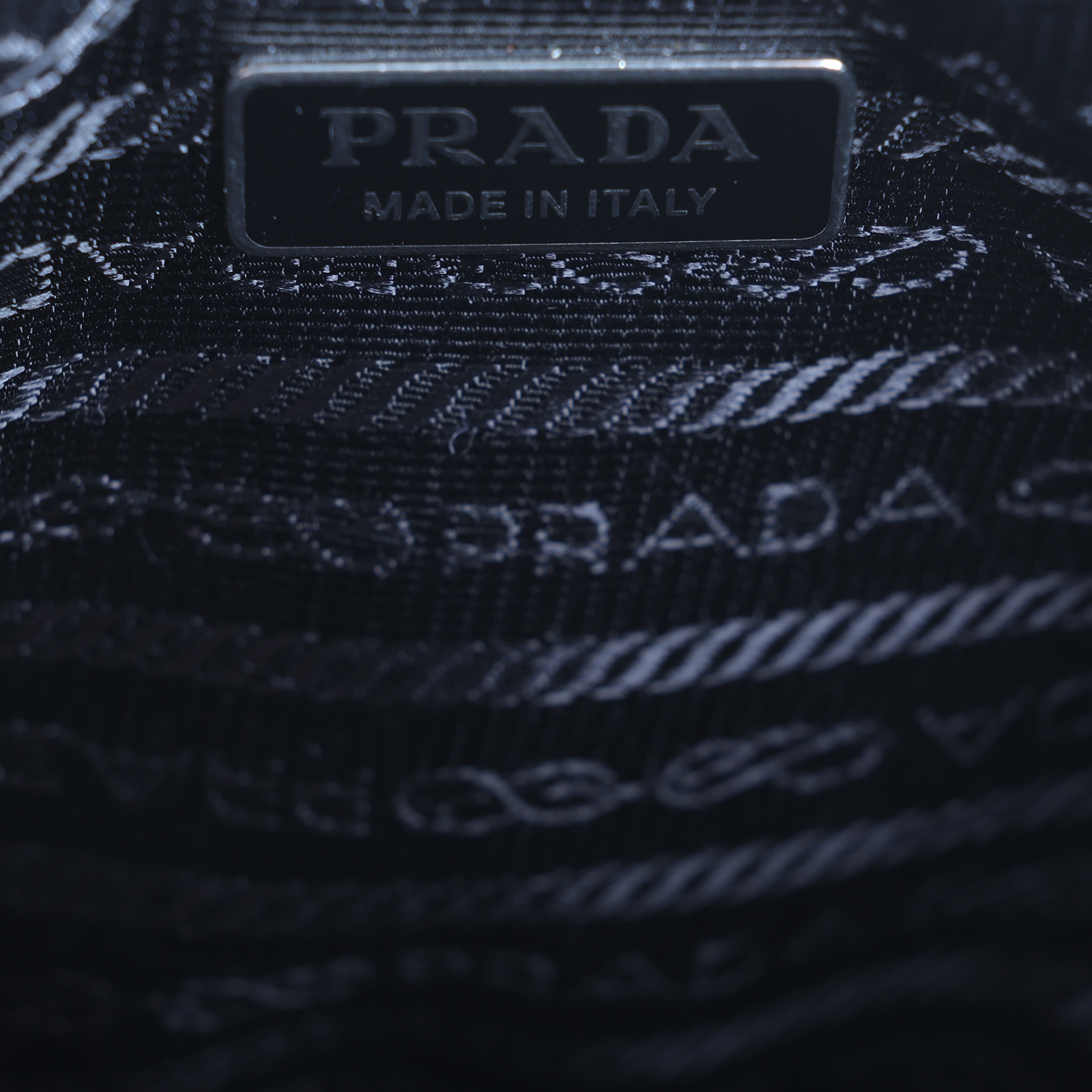 普拉達 PRADA 肩背包 1BH190_2BYA 黑三角肩背包 防塵袋/購買證明