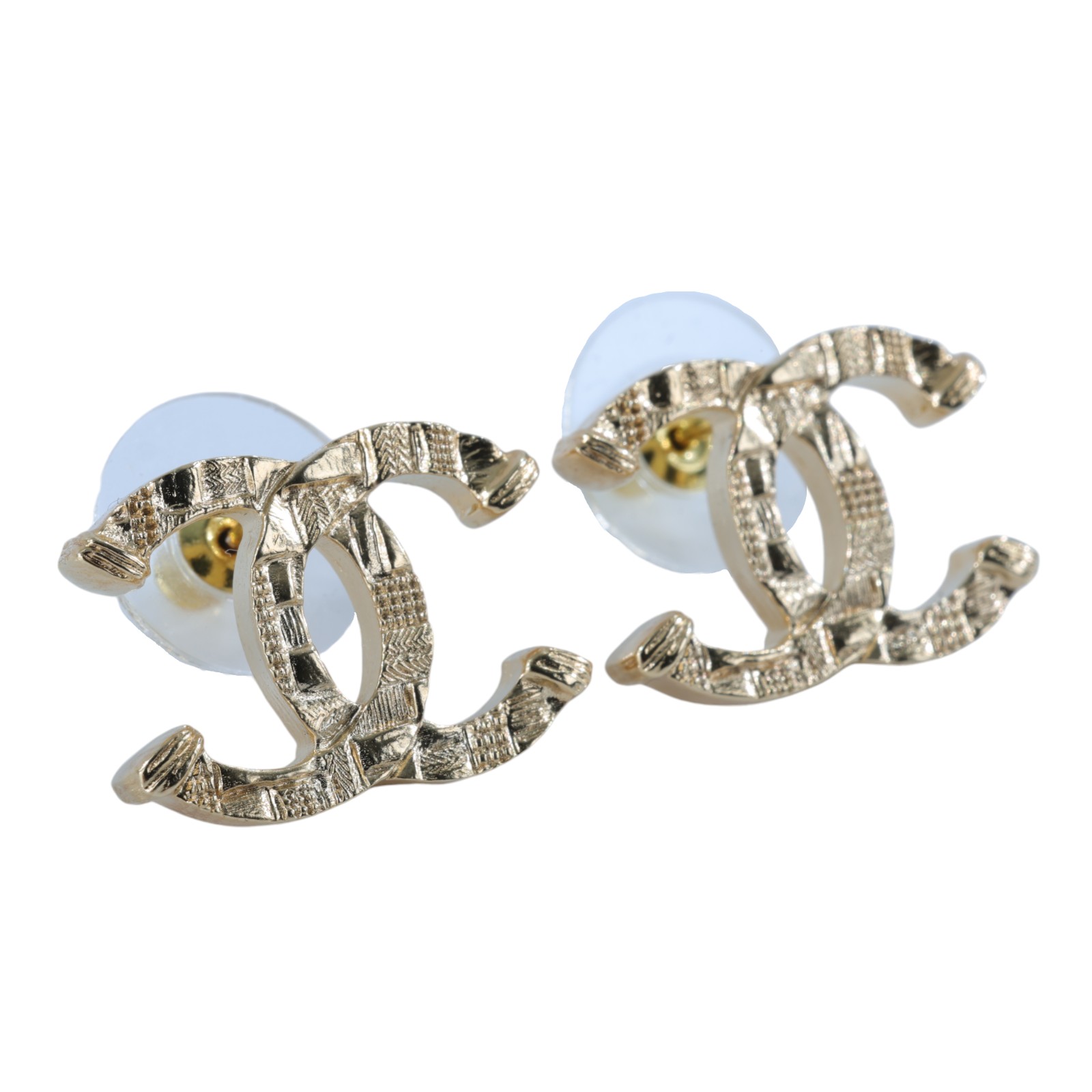 香奈兒 CHANEL CC LOGO 耳環 耳釘 5176777584381B23A 金雙C雕刻耳環 原廠盒子/內襯