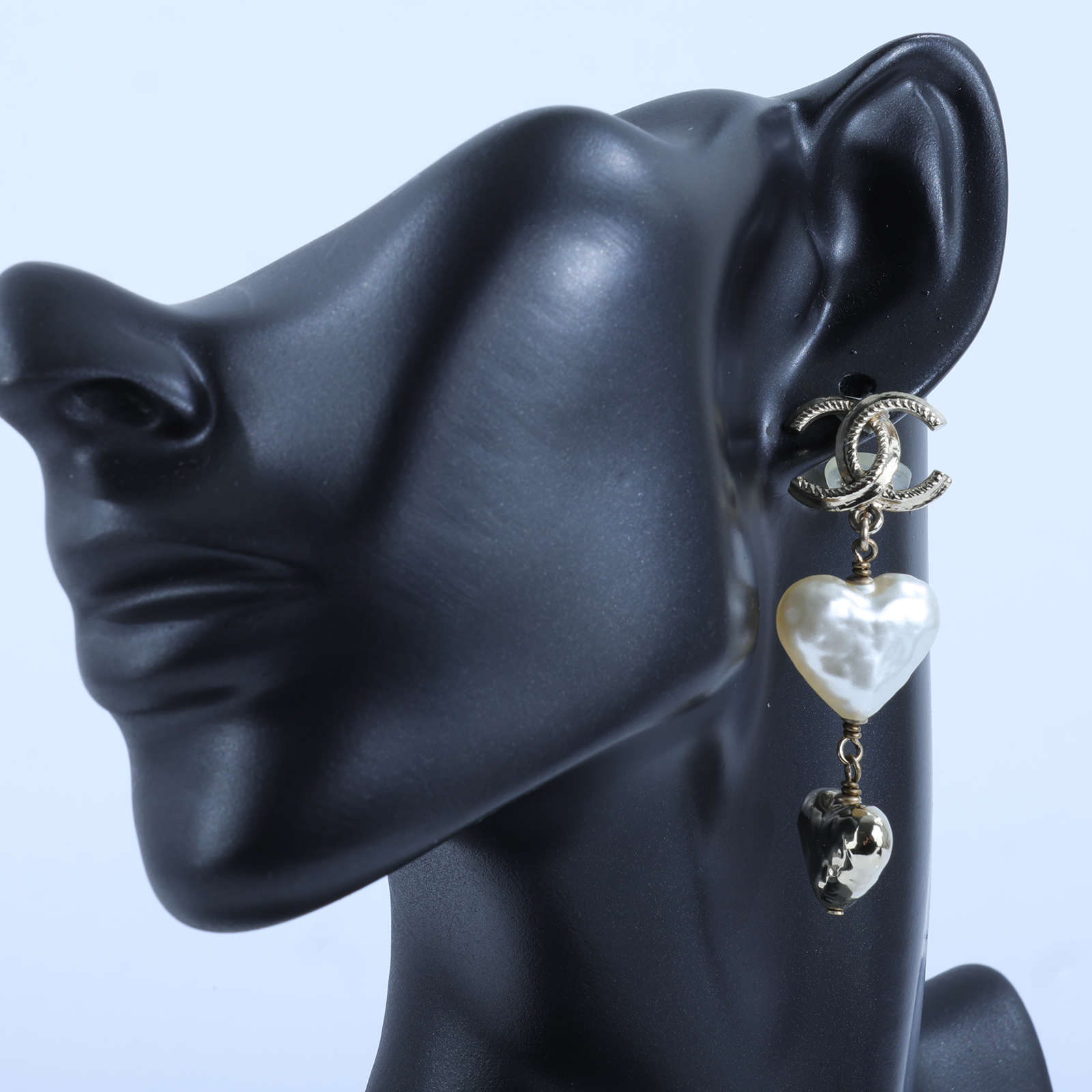 香奈兒 CHANEL CC LOGO 夾式 耳環 S22C 金色雙C愛心垂墜夾式耳環 原廠盒子/內襯