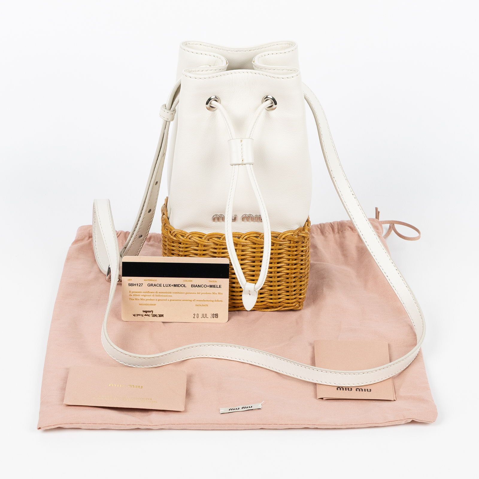 繆繆 MIU MIU 水桶包 斜背包 單肩包 5BH127_2CAH 白色竹編小水桶包 防塵袋/保證卡