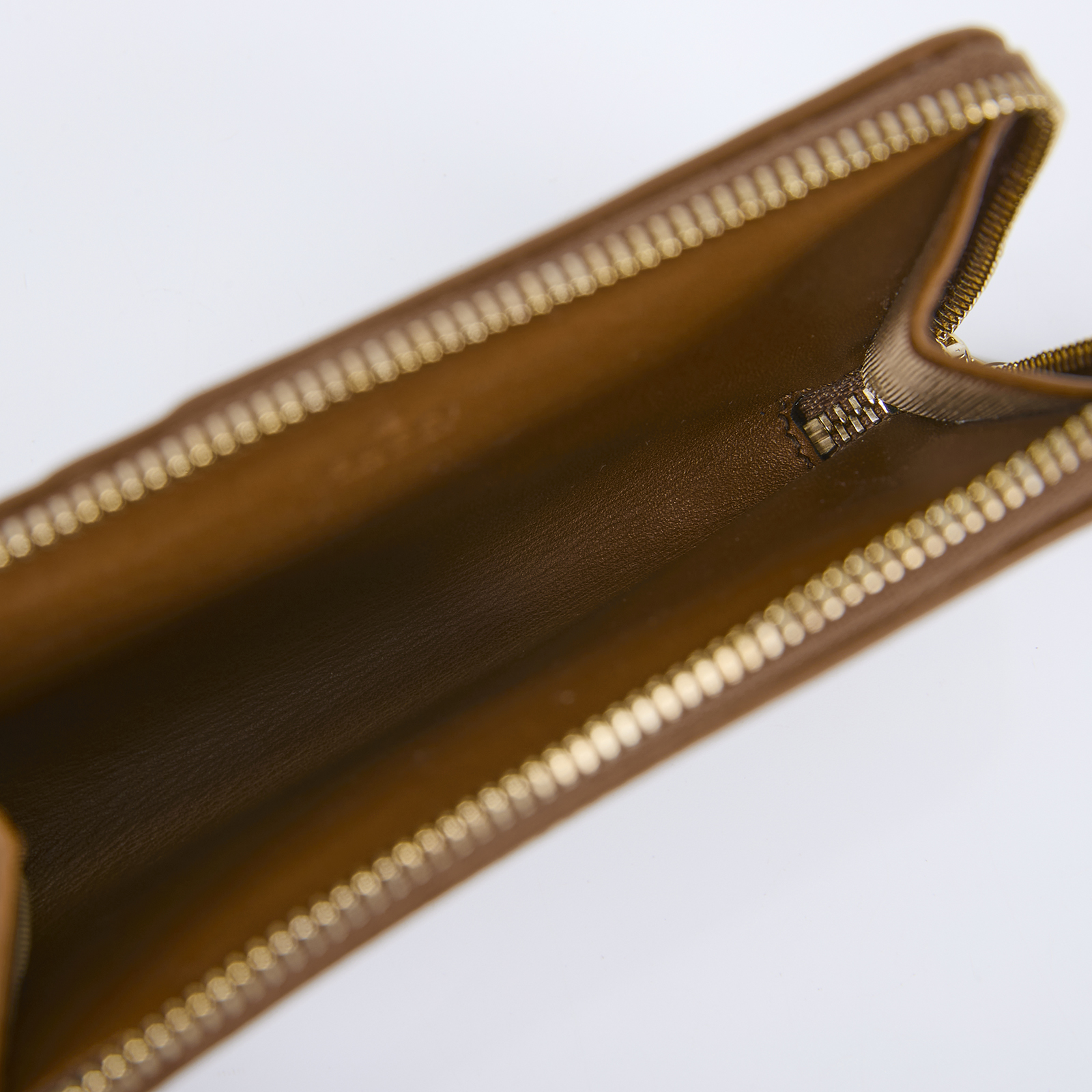 古馳 GUCCI GG Emblem 拉鍊卡包 821804 FAD6L 焦糖GG Emblem拉鍊卡夾 原廠盒子/防塵袋/購買證明