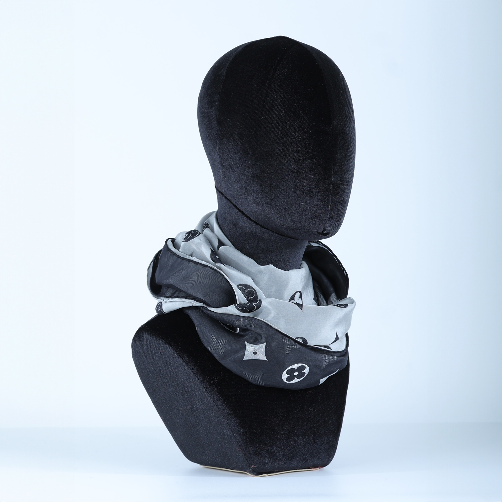 路易威登 LOUIS VUITTON 老花 披肩 圍巾 絲巾 M71745 黑老花絲巾 無附屬品