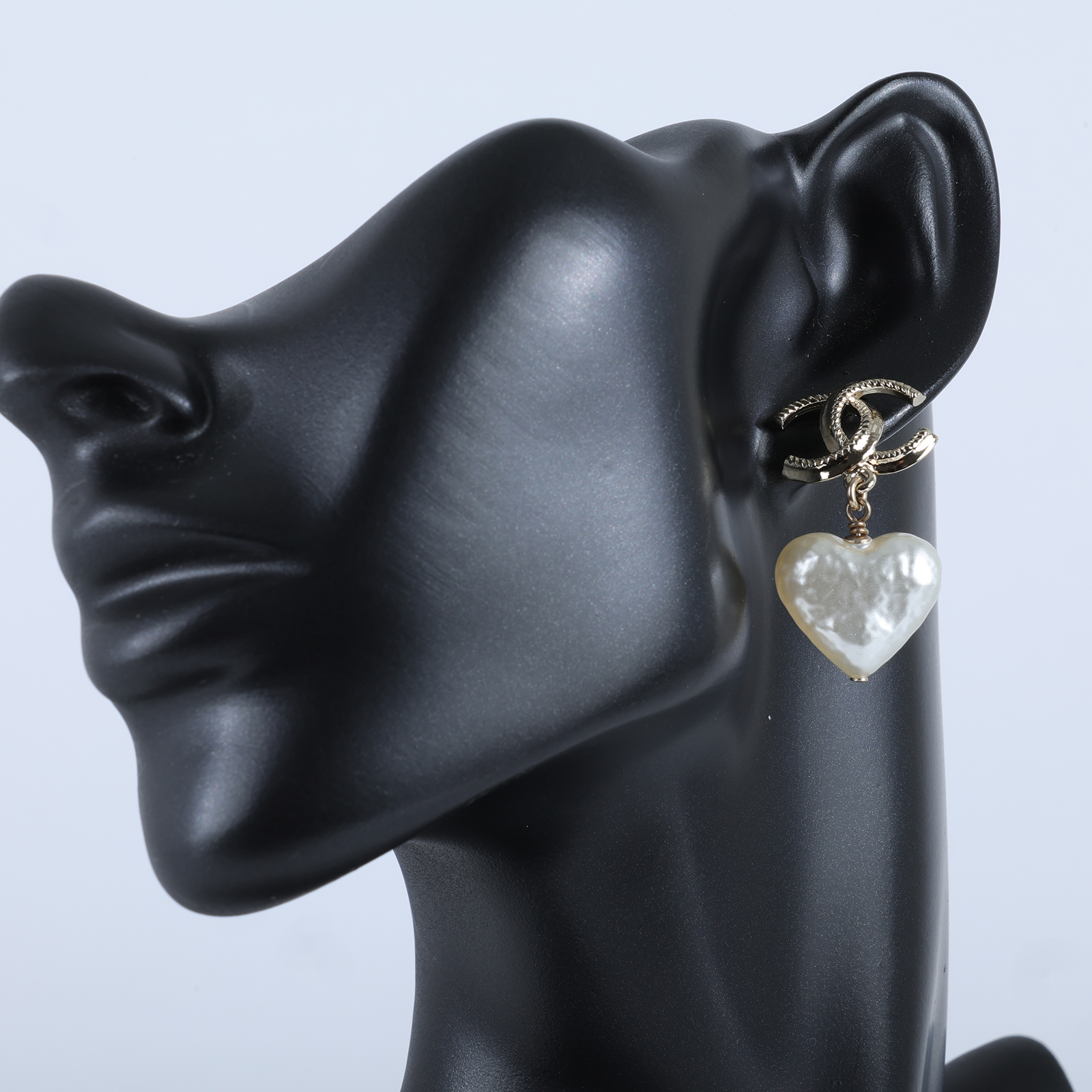 香奈兒 CHANEL CC LOGO 耳環 耳釘 B24V 雙C垂墜愛心耳環 原廠盒子