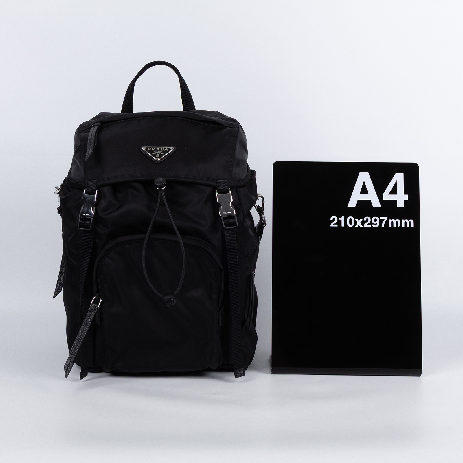 普拉達 PRADA Re-Nylon 背囊 1BZ039_RV44 黑尼龍鐵牌後背包 防塵袋