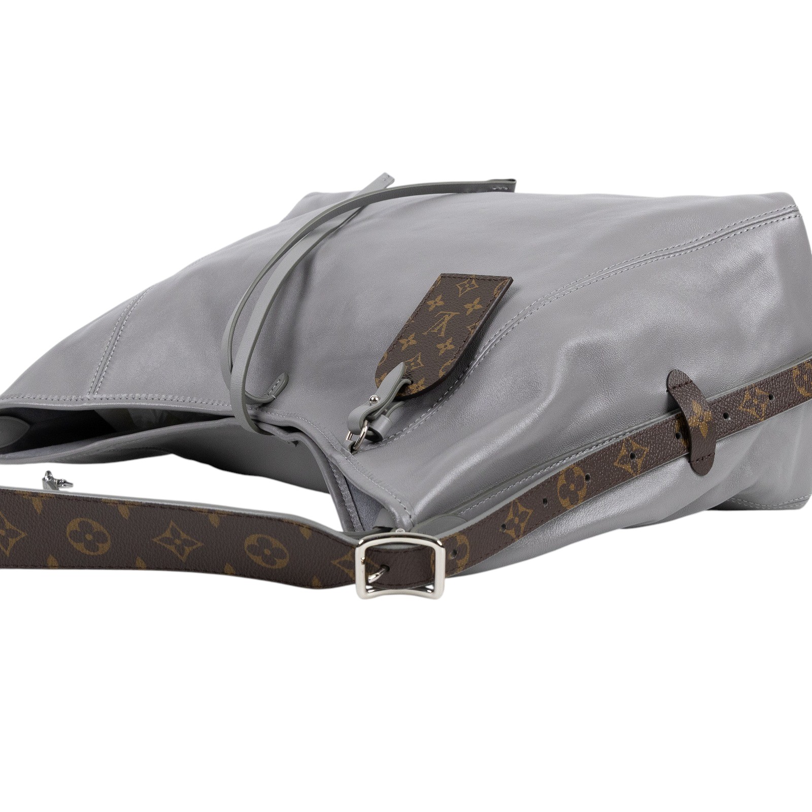 路易威登 LOUIS VUITTON CarryAll Vibe MM 手提 肩背包 2024 秋冬時裝秀 灰色 M12583 晶片款  原廠盒子/防塵袋