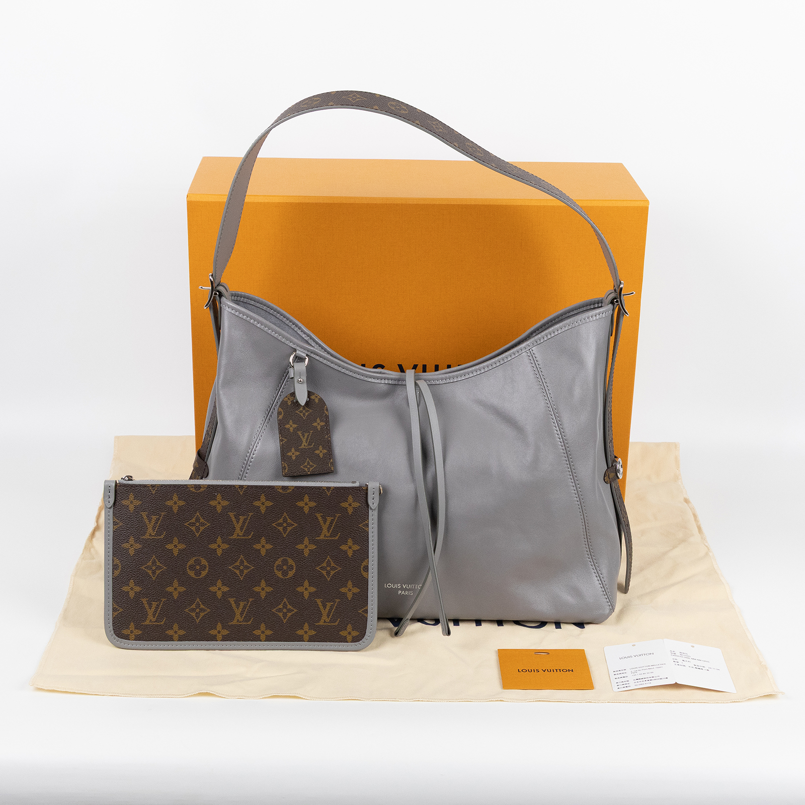 路易威登 LOUIS VUITTON CarryAll Vibe MM 手提 肩背包 2024 秋冬時裝秀 灰色 M12583 晶片款  原廠盒子/防塵袋