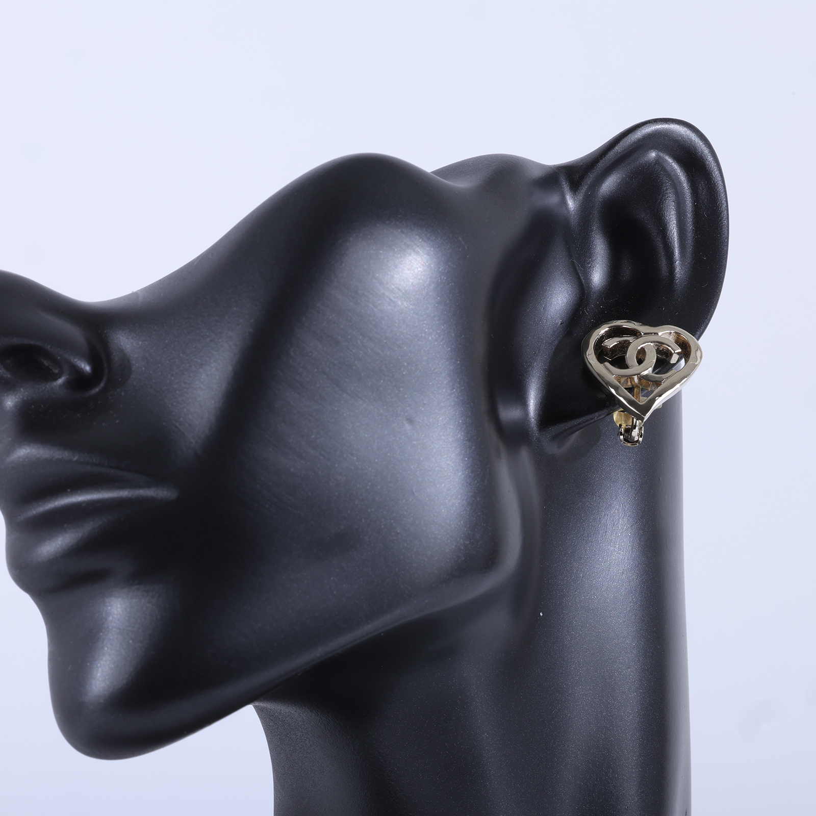 香奈兒 CHANEL CC LOGO  耳環 B22P 愛心雙C夾式耳環 原廠盒子