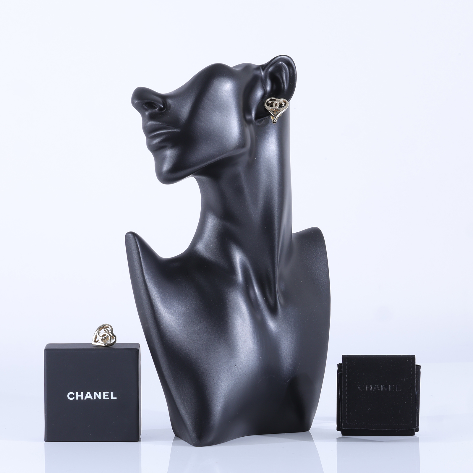 香奈兒 CHANEL CC LOGO  耳環 B22P 愛心雙C夾式耳環 原廠盒子