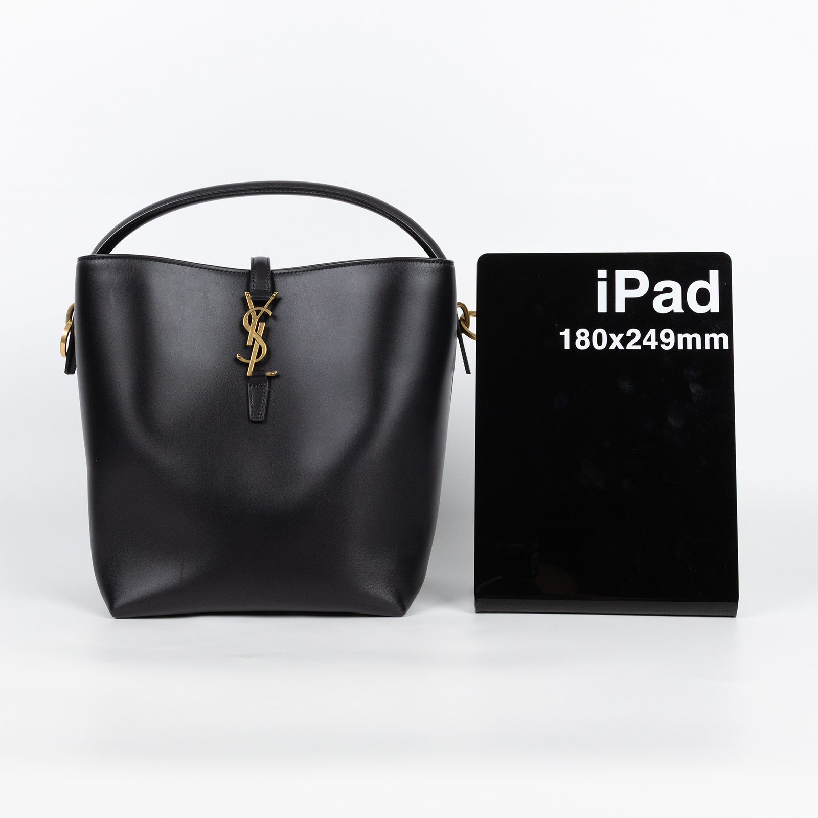 聖羅蘭 YSL SAINT LAURENT le 37 亮面皮革手袋 7428282R20W 黑金小牛皮LE 37二用水桶包 防塵袋/背帶