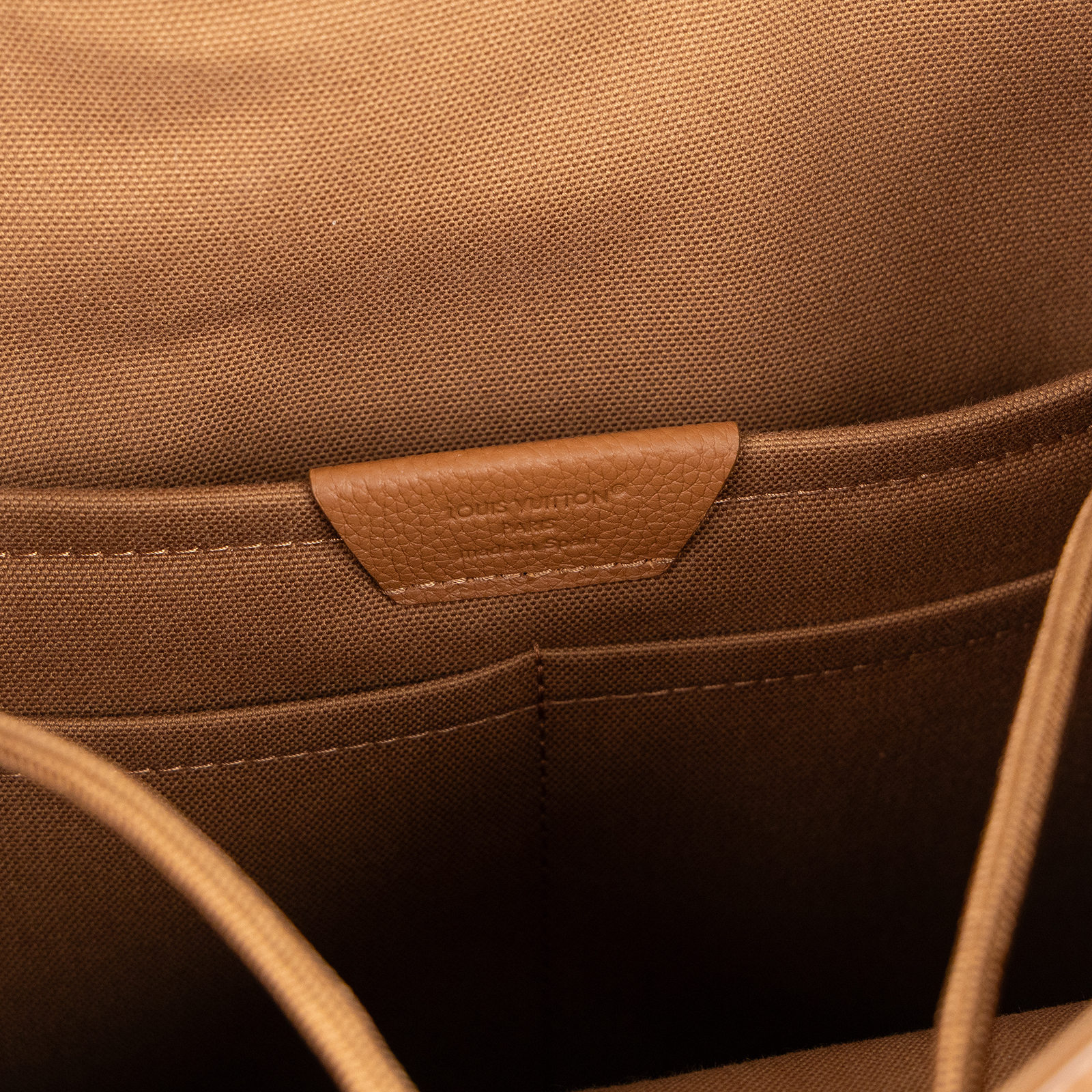 路易威登 LOUIS VUITTON Fastline 後背包 雙肩包 M26023 晶片款 古銅色Fastline後背包 原廠盒子/防塵袋