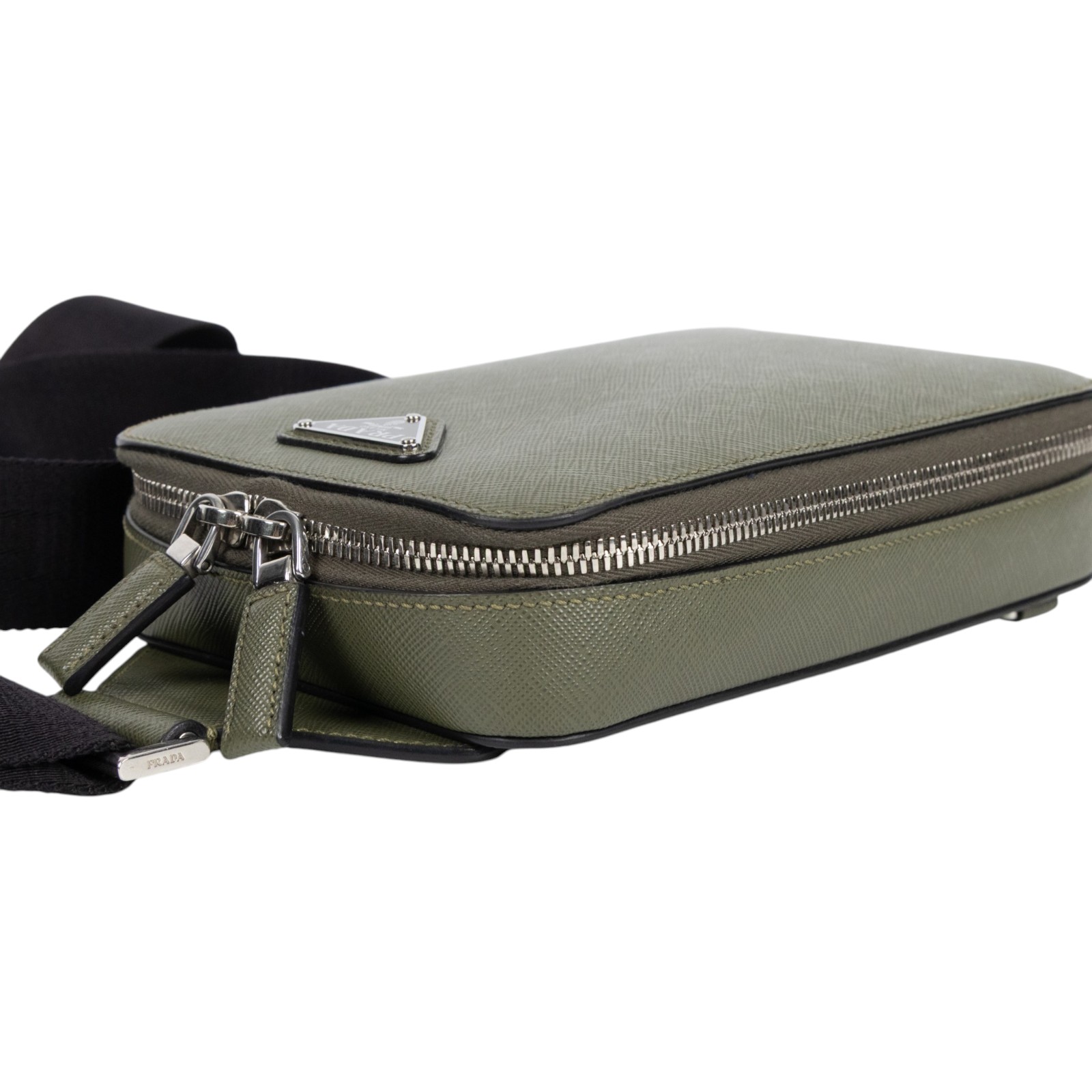 普拉達 PRADA Brique Saffiano皮革 手袋 2VZ106_9Z2 墨綠跨胸包 防塵袋