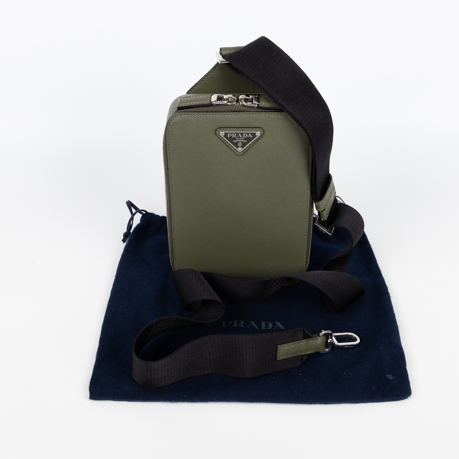 普拉達 PRADA Brique Saffiano皮革 手袋 2VZ106_9Z2 墨綠跨胸包 防塵袋