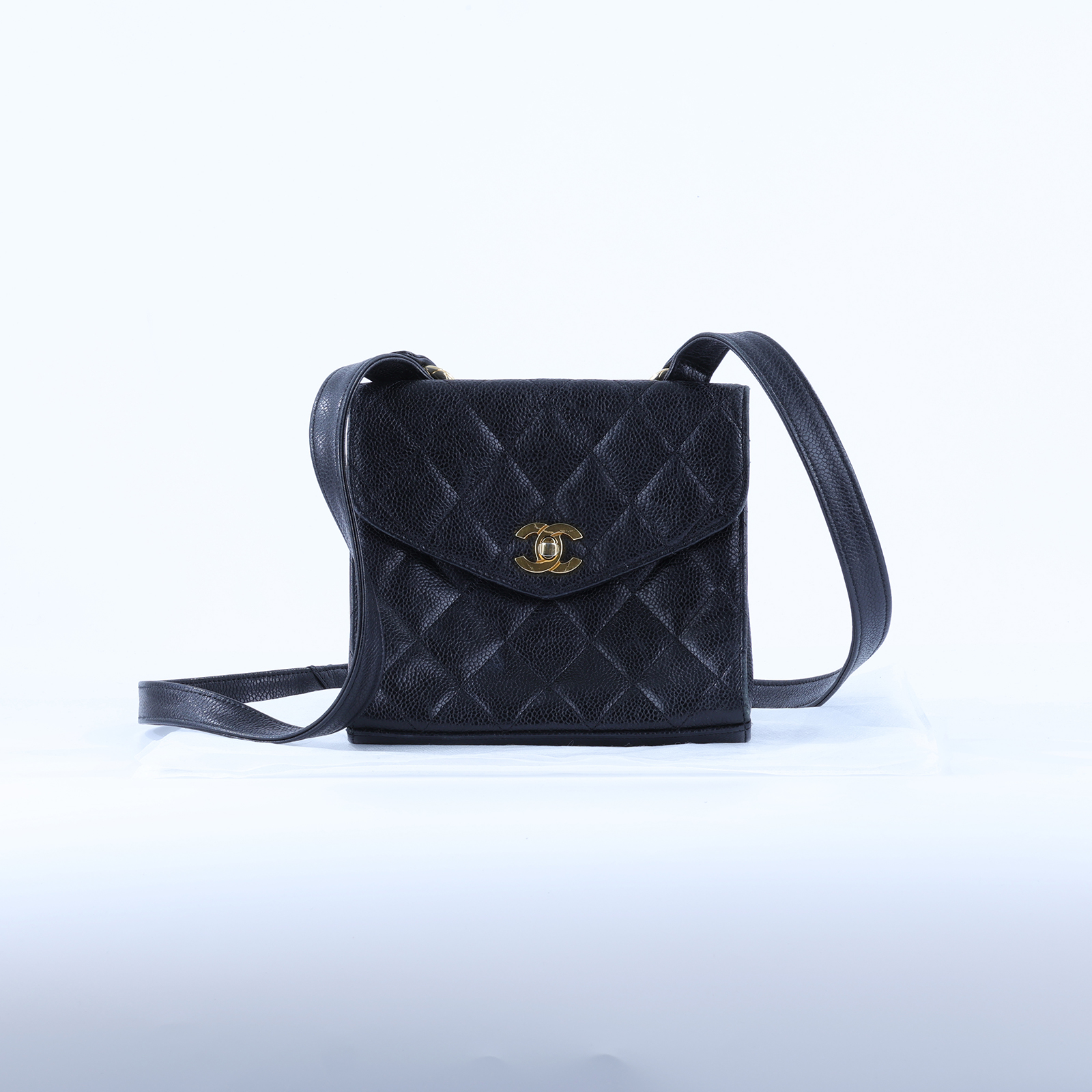 香奈兒 CHANEL CC LOGO Envelope Flap 菱格紋 信封包 斜背包  2開 黑金荔枝口蓋斜背包 無附屬品