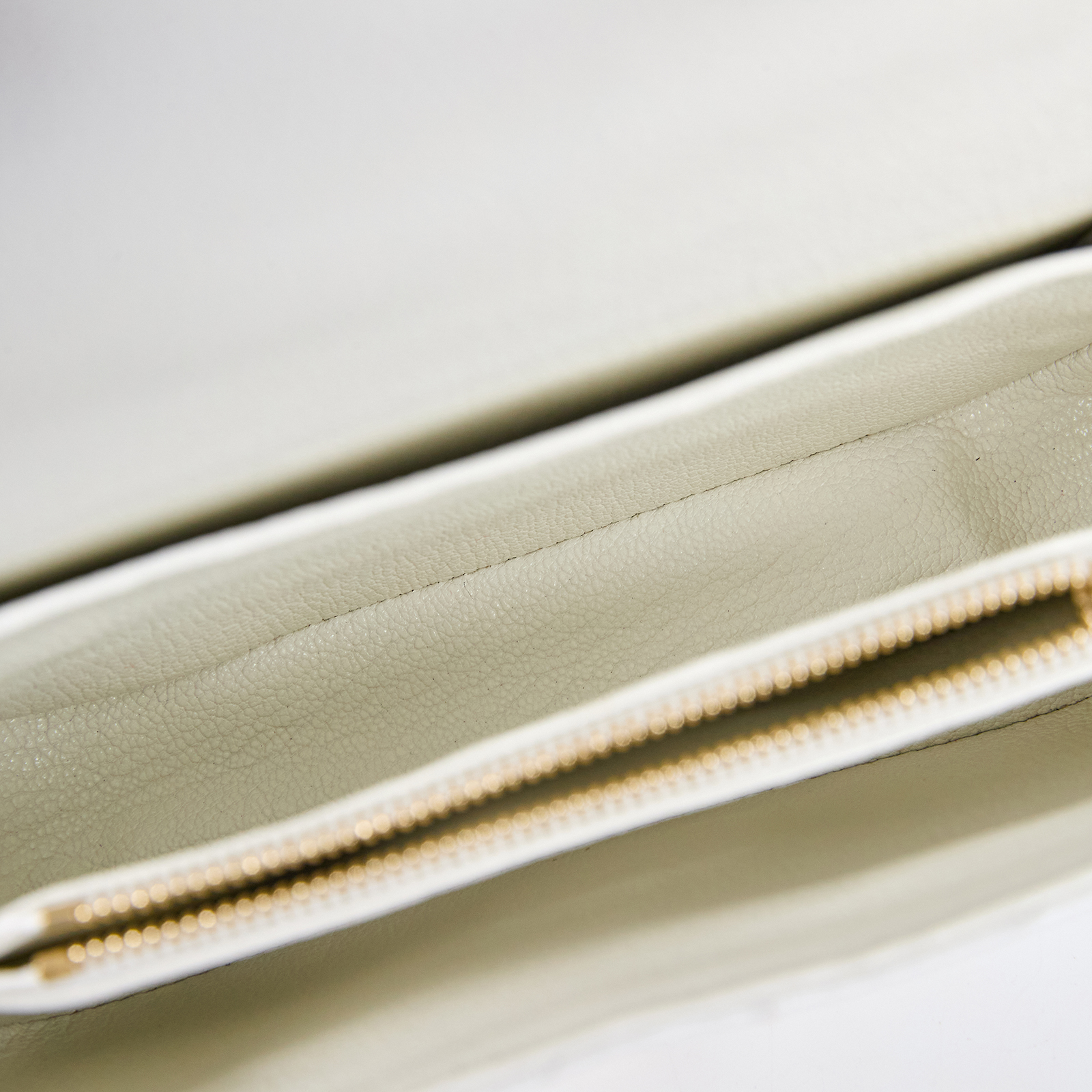 路易威登 LOUIS VUITTON Pochette Métis East West 郵差包 單肩包 斜背包 鴕鳥皮   原廠盒子/防塵袋/背帶/鍊帶